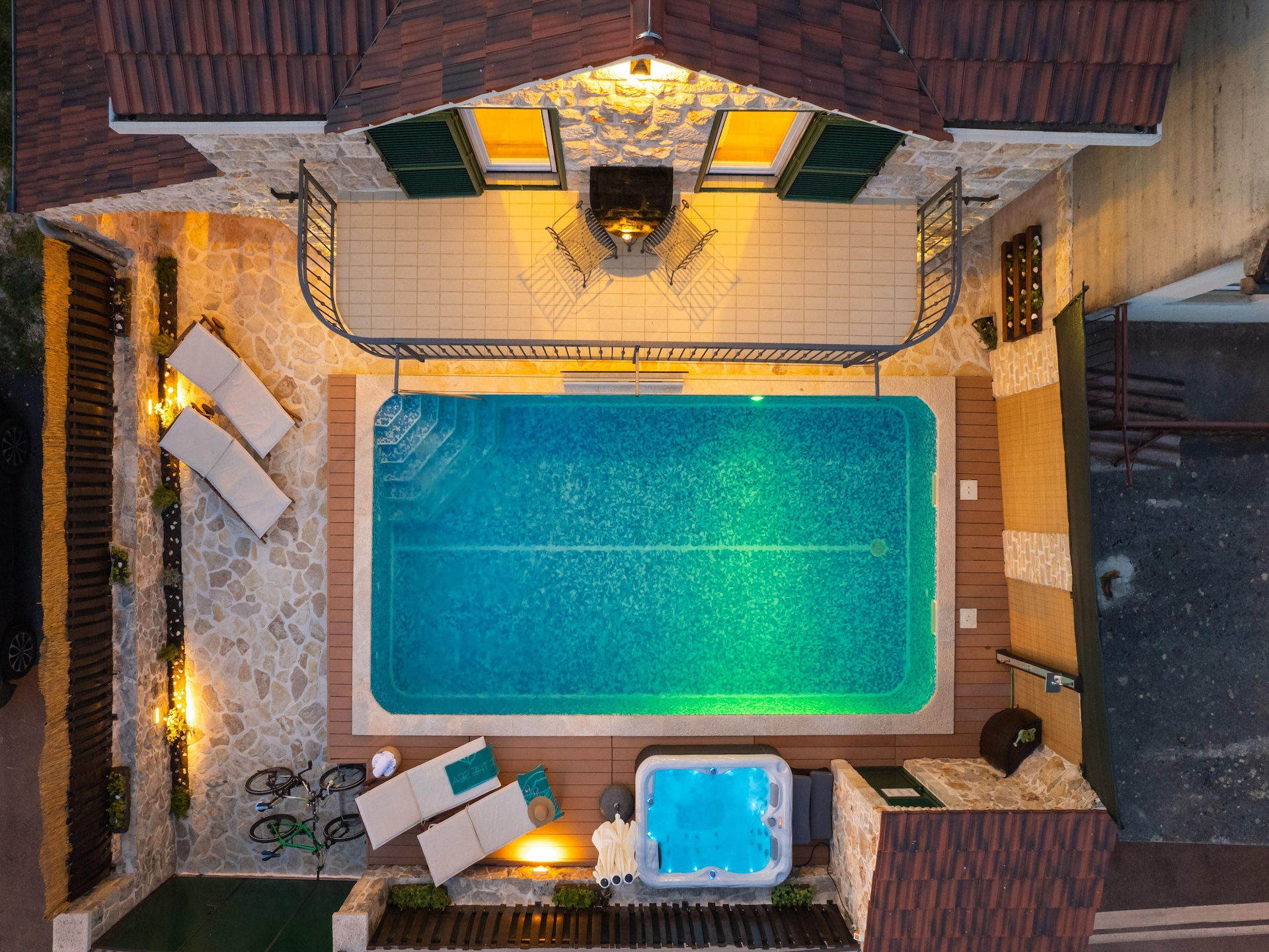 Villa Old House: privézwembad, jacuzzi en zomerkeuken bij Šumet - foto 17