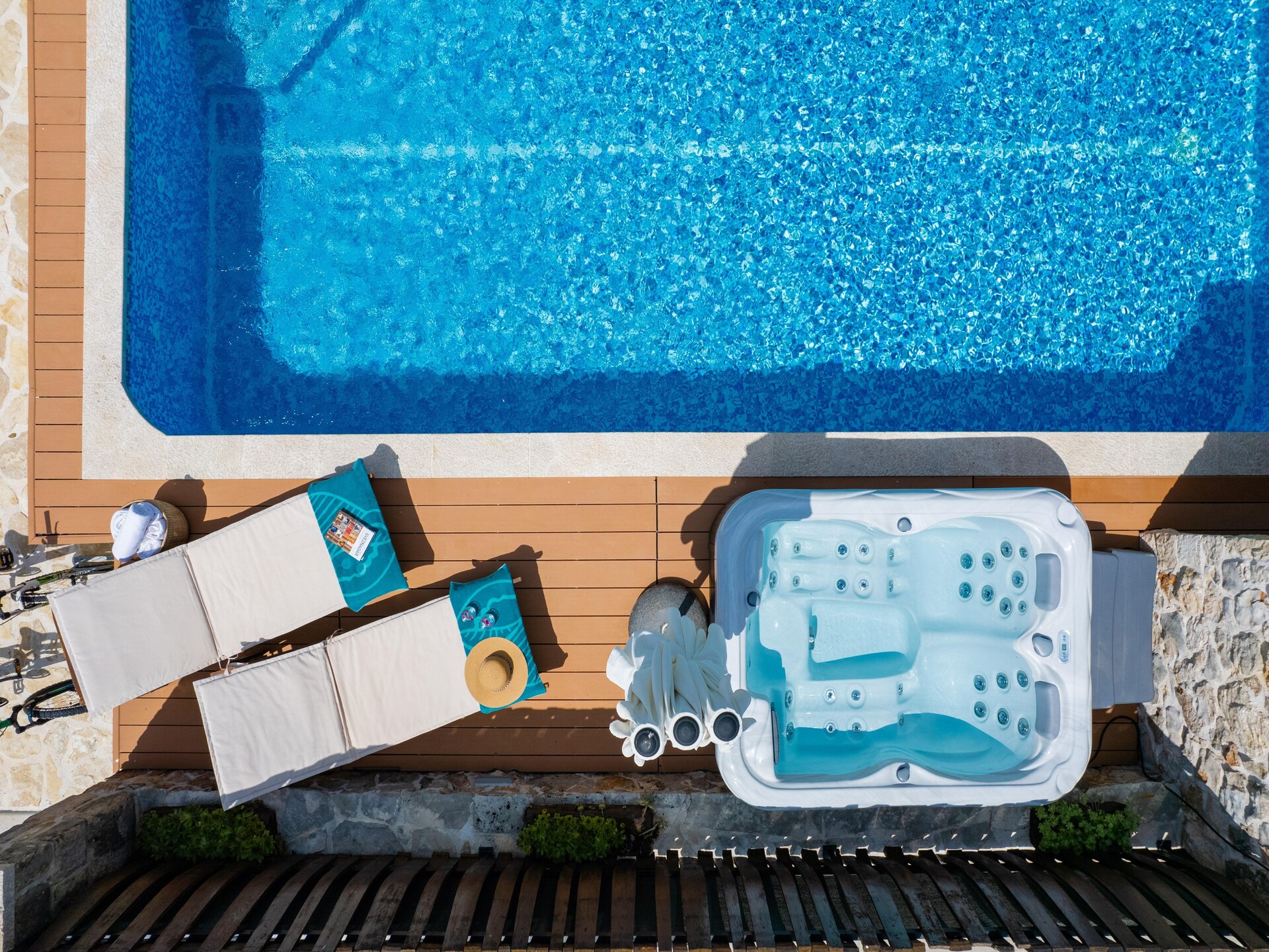 Villa Old House: privézwembad, jacuzzi en zomerkeuken bij Šumet - foto 19