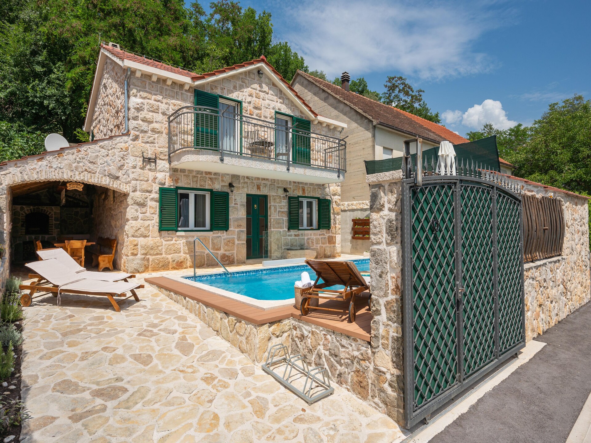 Villa Old House: privézwembad, jacuzzi en zomerkeuken bij Šumet - foto 7