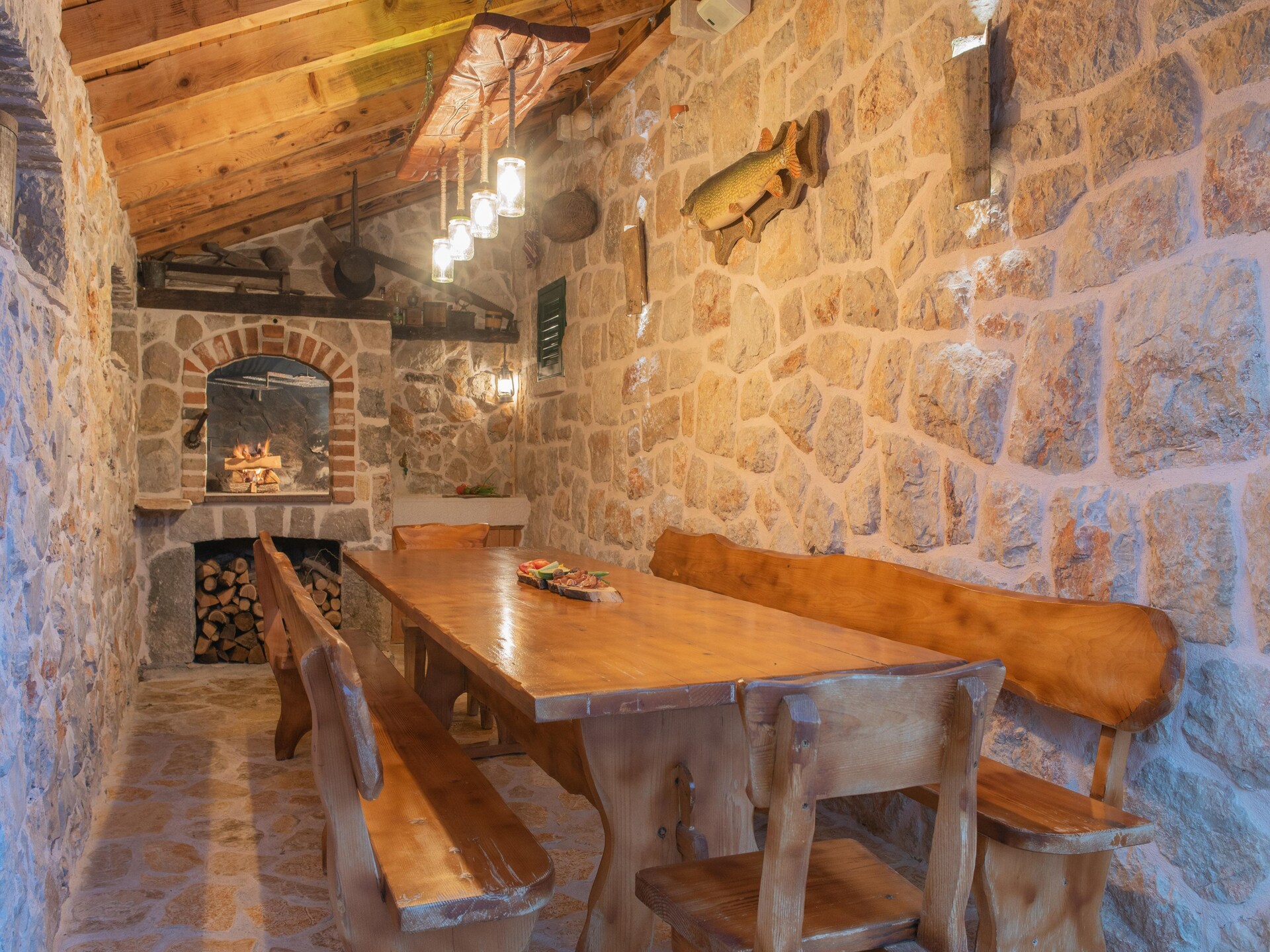 Villa Old House: privézwembad, jacuzzi en zomerkeuken bij Šumet - foto 42