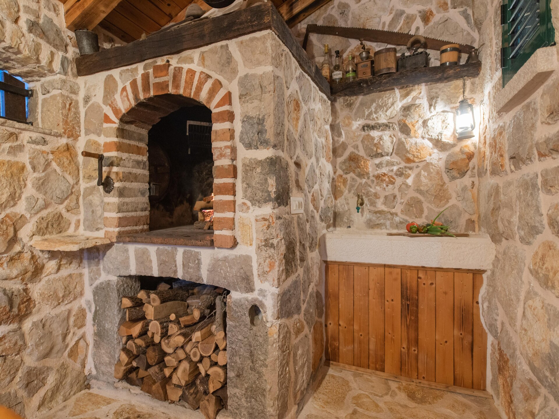 Villa Old House: privézwembad, jacuzzi en zomerkeuken bij Šumet - foto 43
