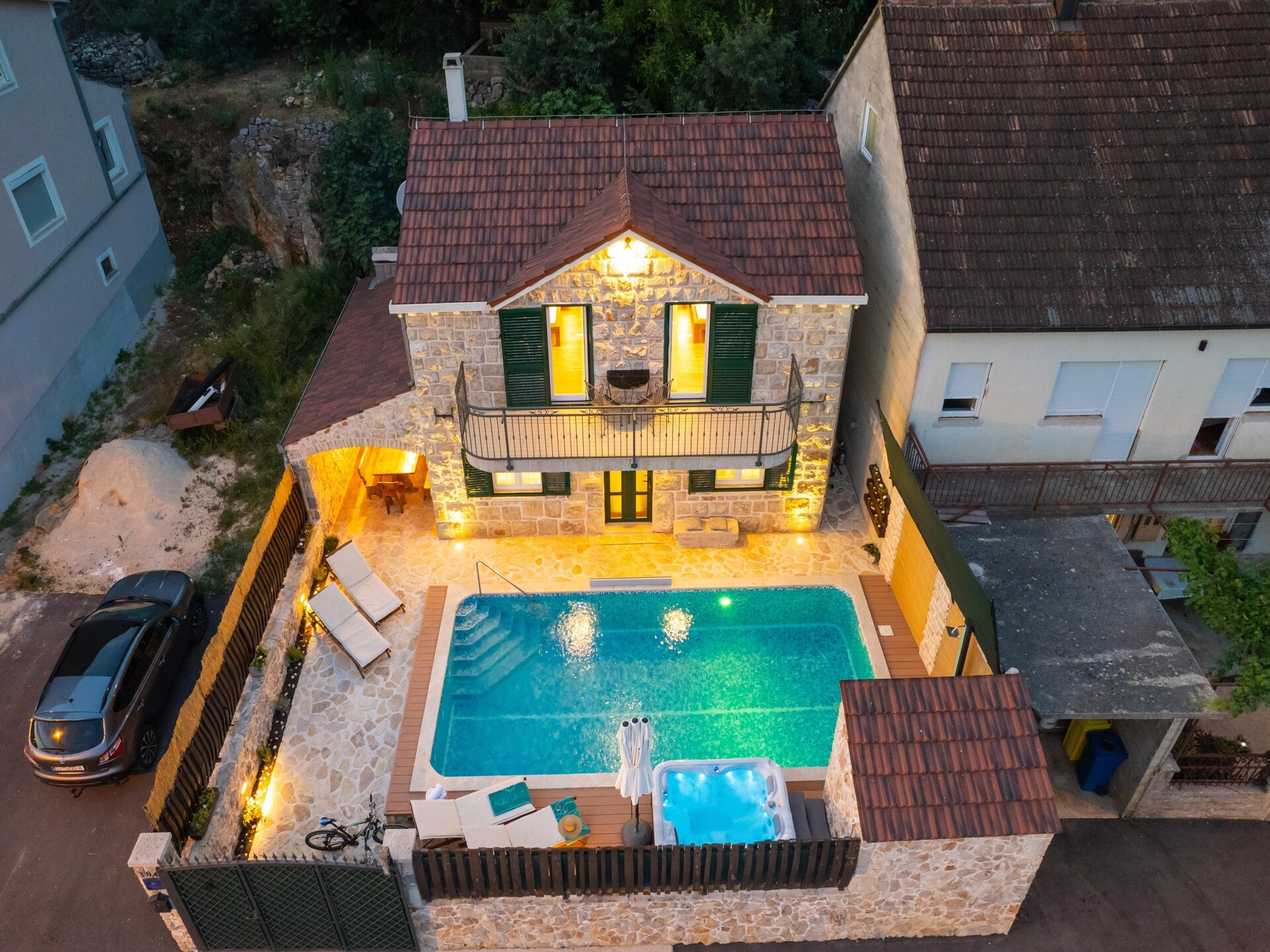 Villa Old House: privézwembad, jacuzzi en zomerkeuken bij Šumet - foto 8