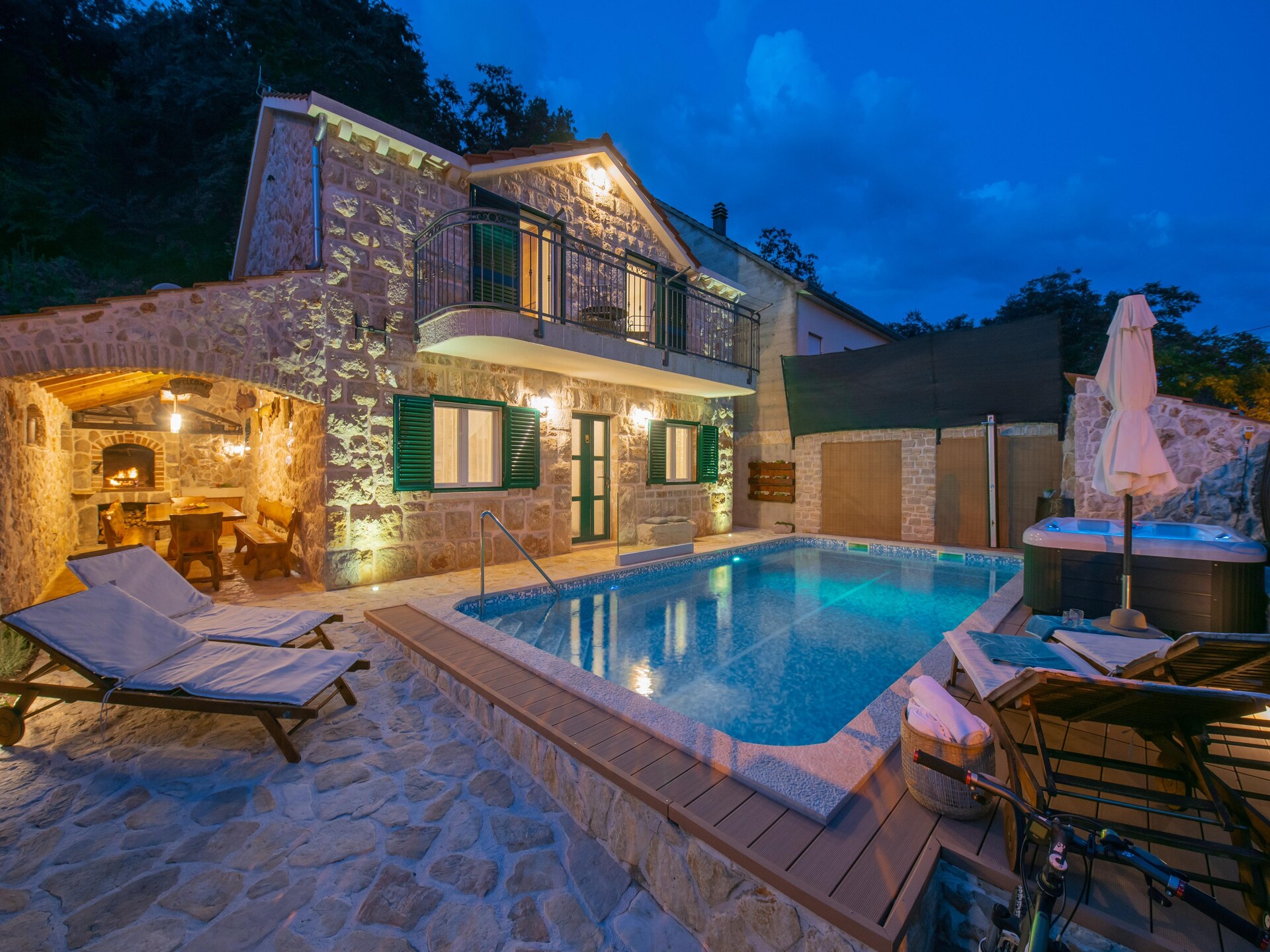 Villa Old House: privézwembad, jacuzzi en zomerkeuken bij Šumet - foto 10