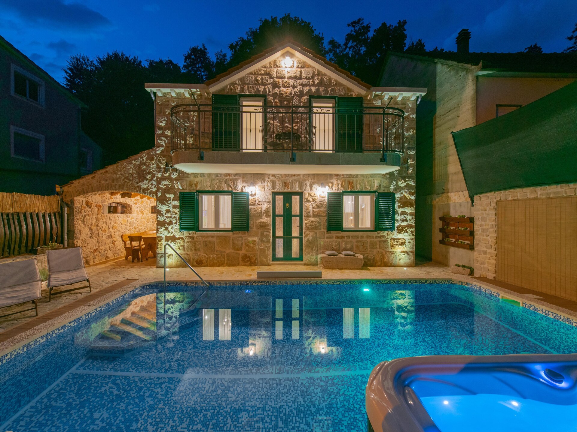 Villa Old House: privézwembad, jacuzzi en zomerkeuken bij Šumet - foto 9