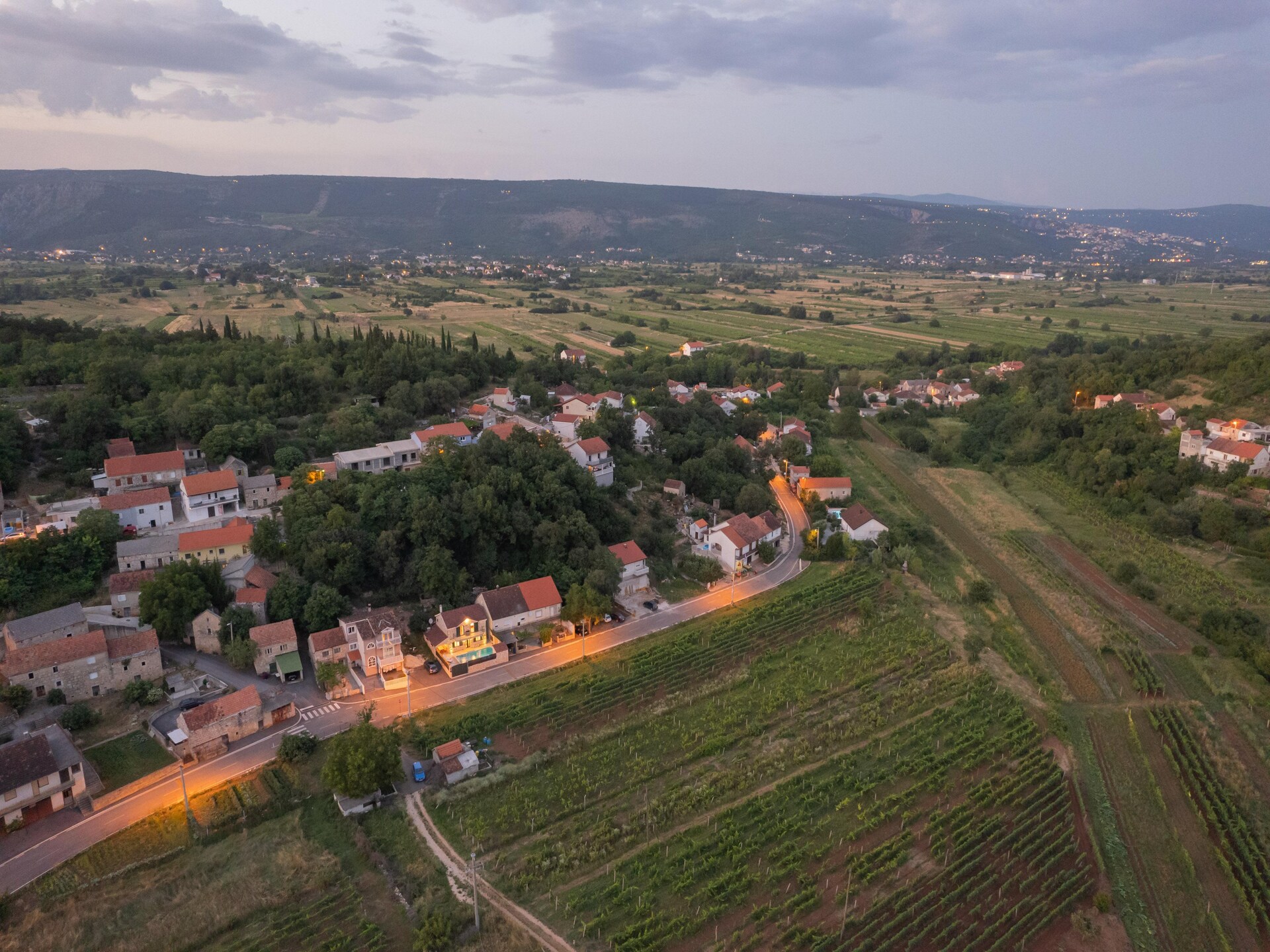 Villa Old House: privézwembad, jacuzzi en zomerkeuken bij Šumet - foto 45