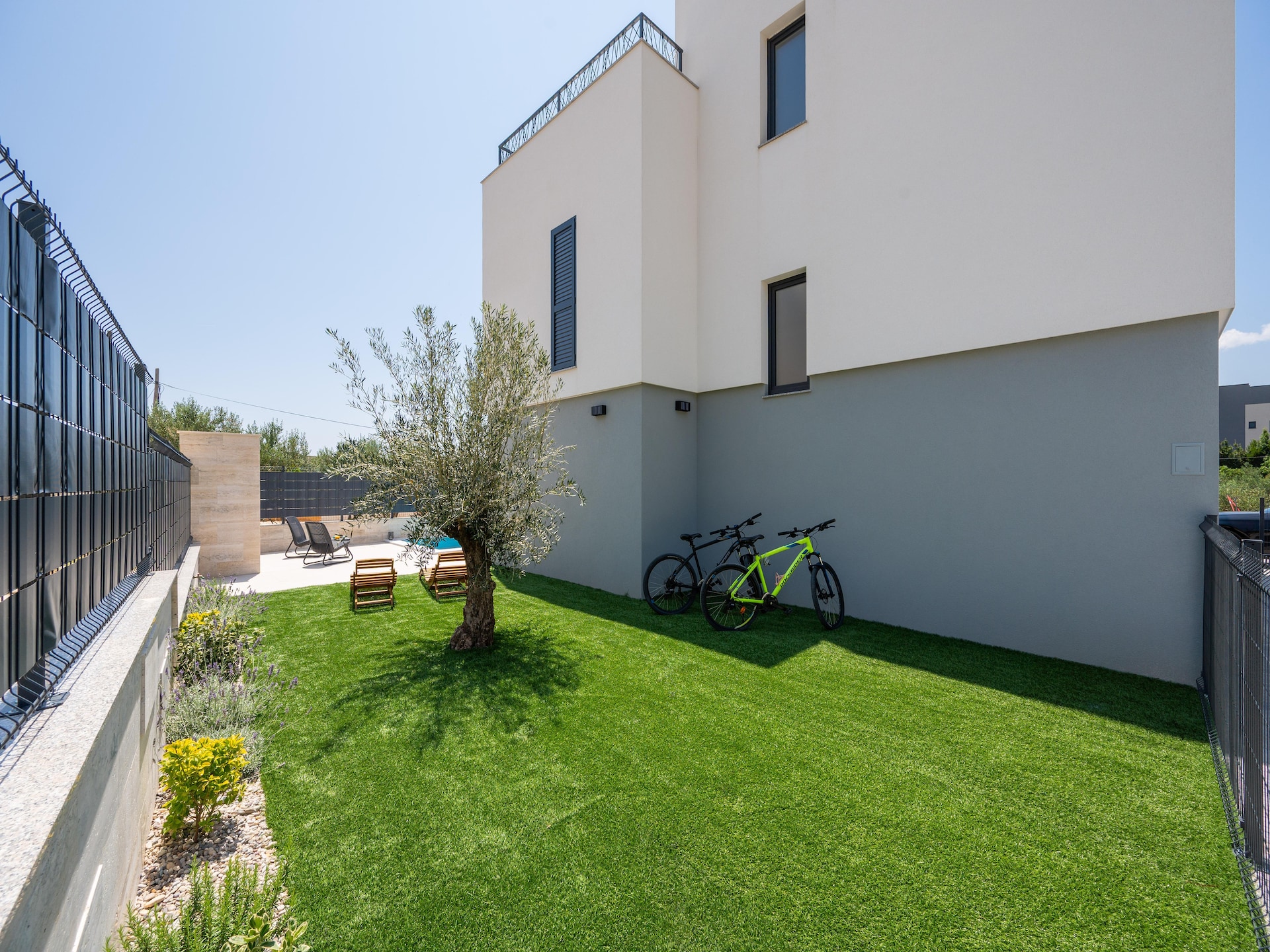 Moderne villa met privézwembad, hydromassage en waterval nabij Split - foto 39