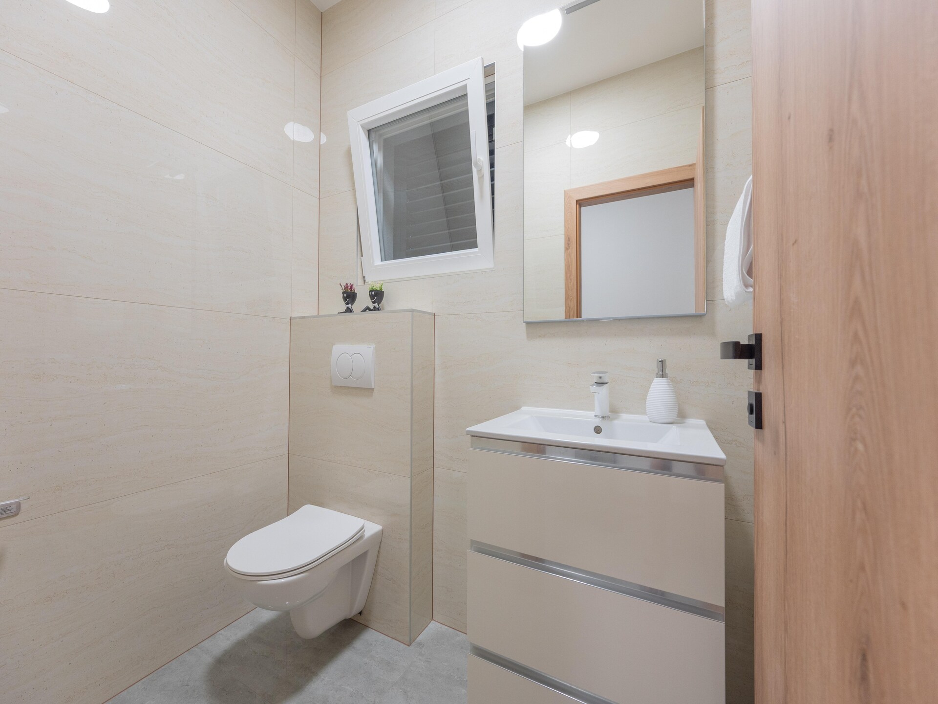 Moderne villa met privézwembad, hydromassage en waterval nabij Split - foto 37