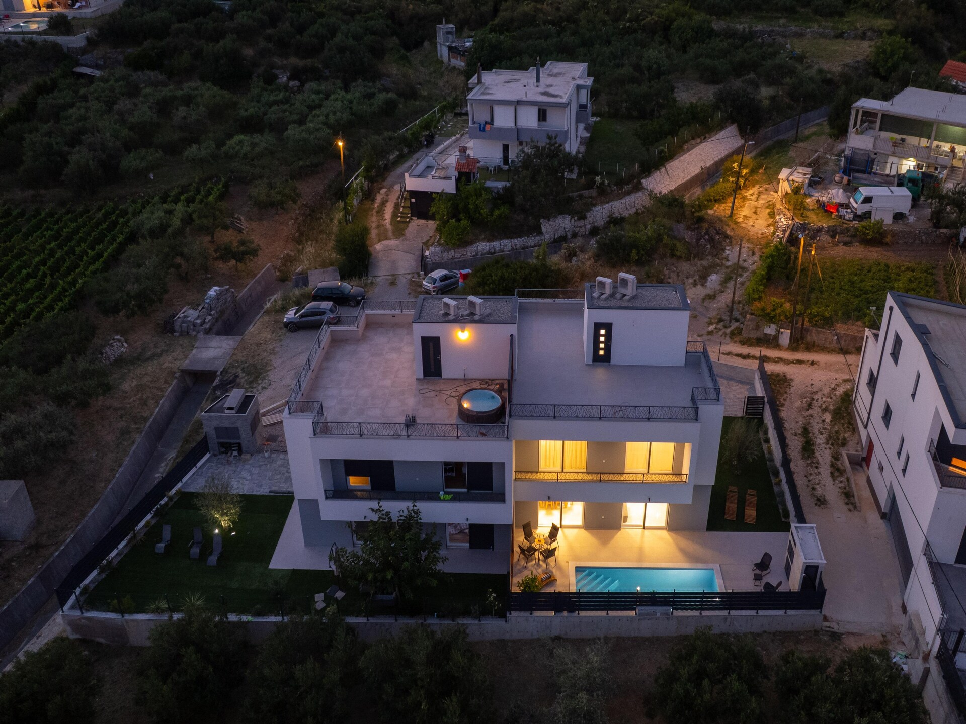 Moderne villa met privézwembad, hydromassage en waterval nabij Split - foto 11