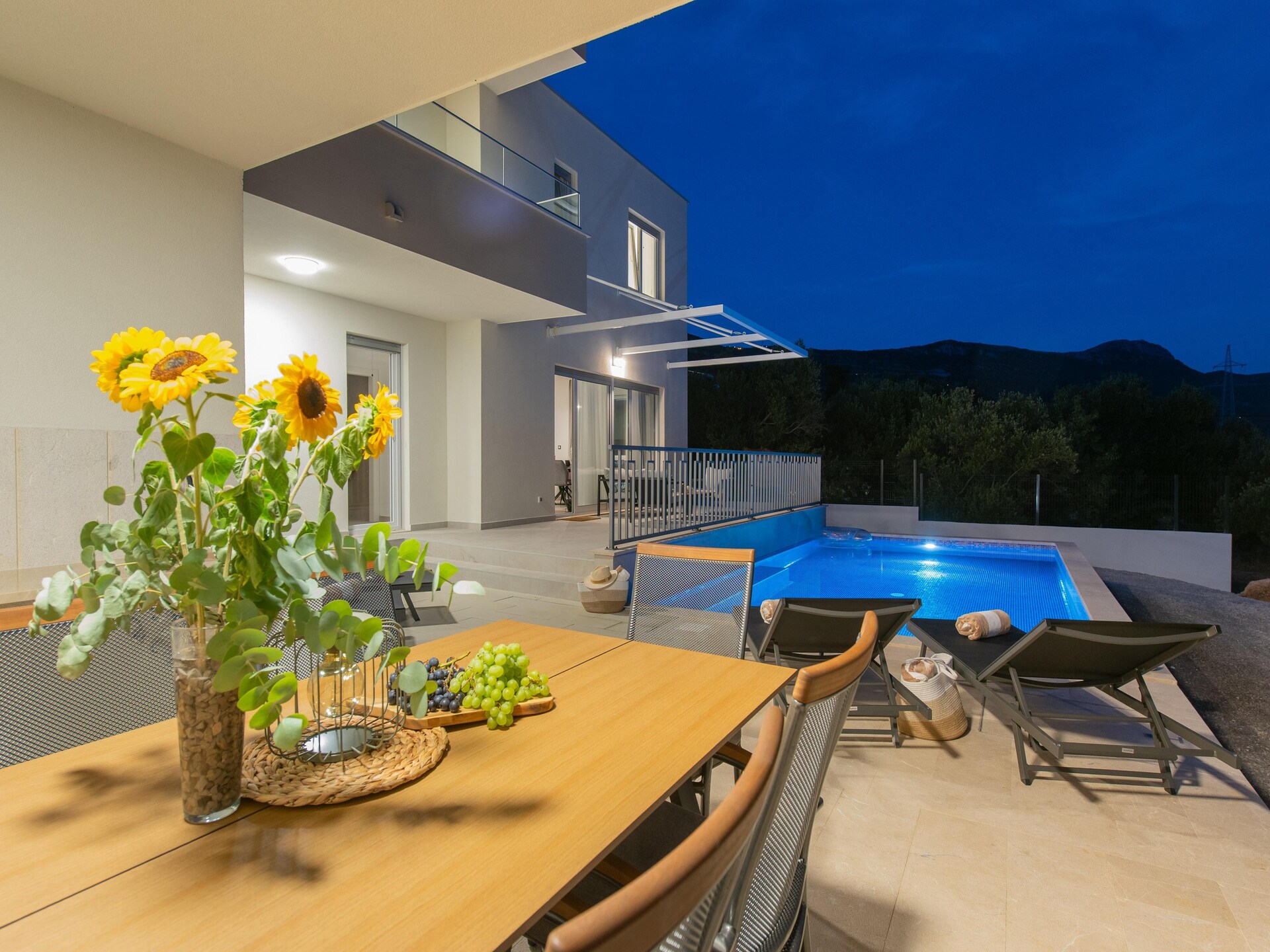 Villa Vista Vinea: luxe privévilla met panoramisch uitzicht en verwarmd zwembad bij Split - foto 15
