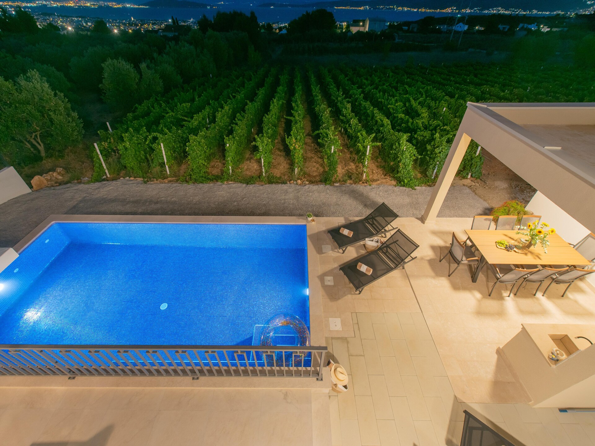 Villa Vista Vinea: luxe privévilla met panoramisch uitzicht en verwarmd zwembad bij Split - foto 17