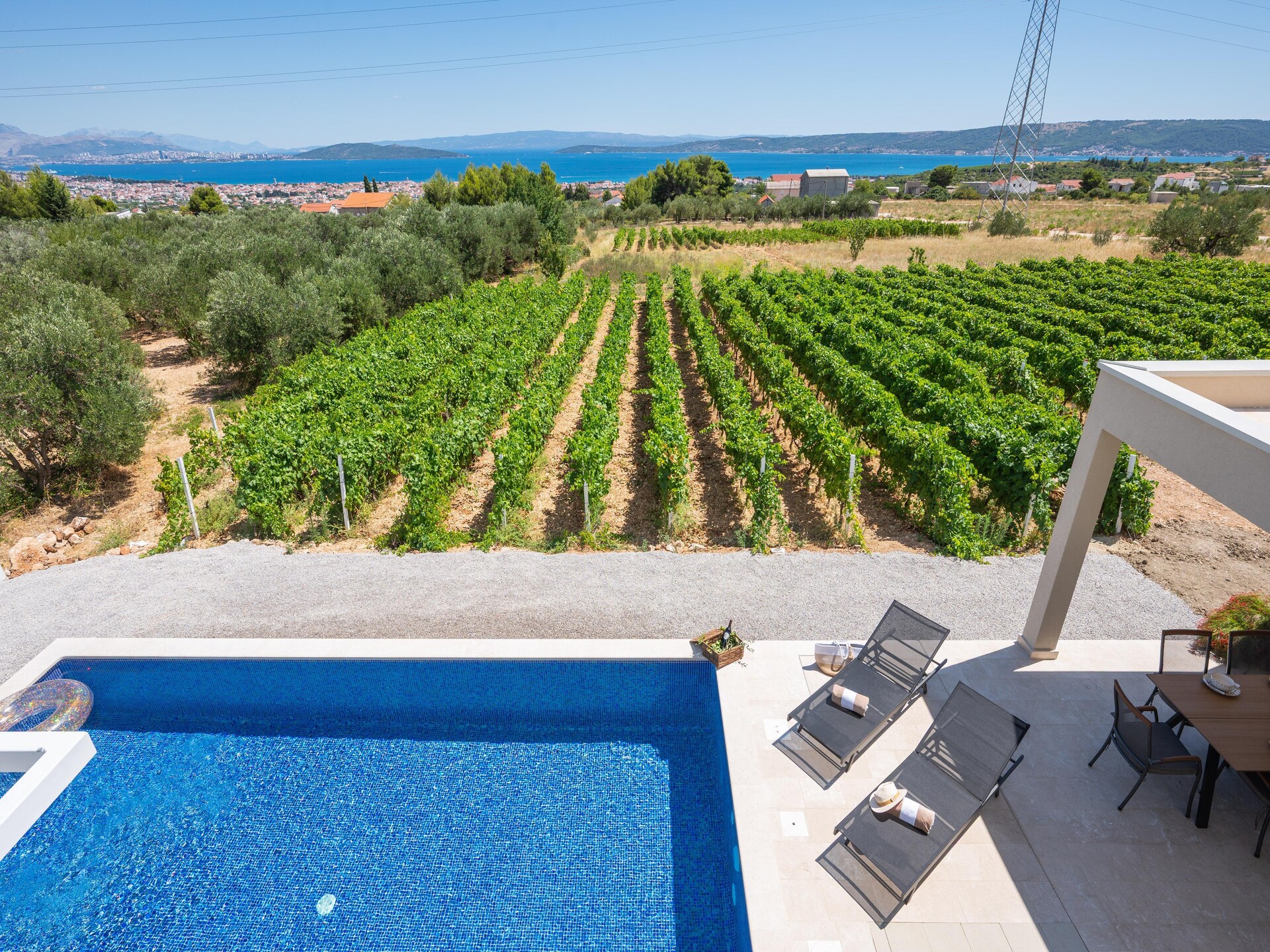 Villa Vista Vinea: luxe privévilla met panoramisch uitzicht en verwarmd zwembad bij Split - foto 20