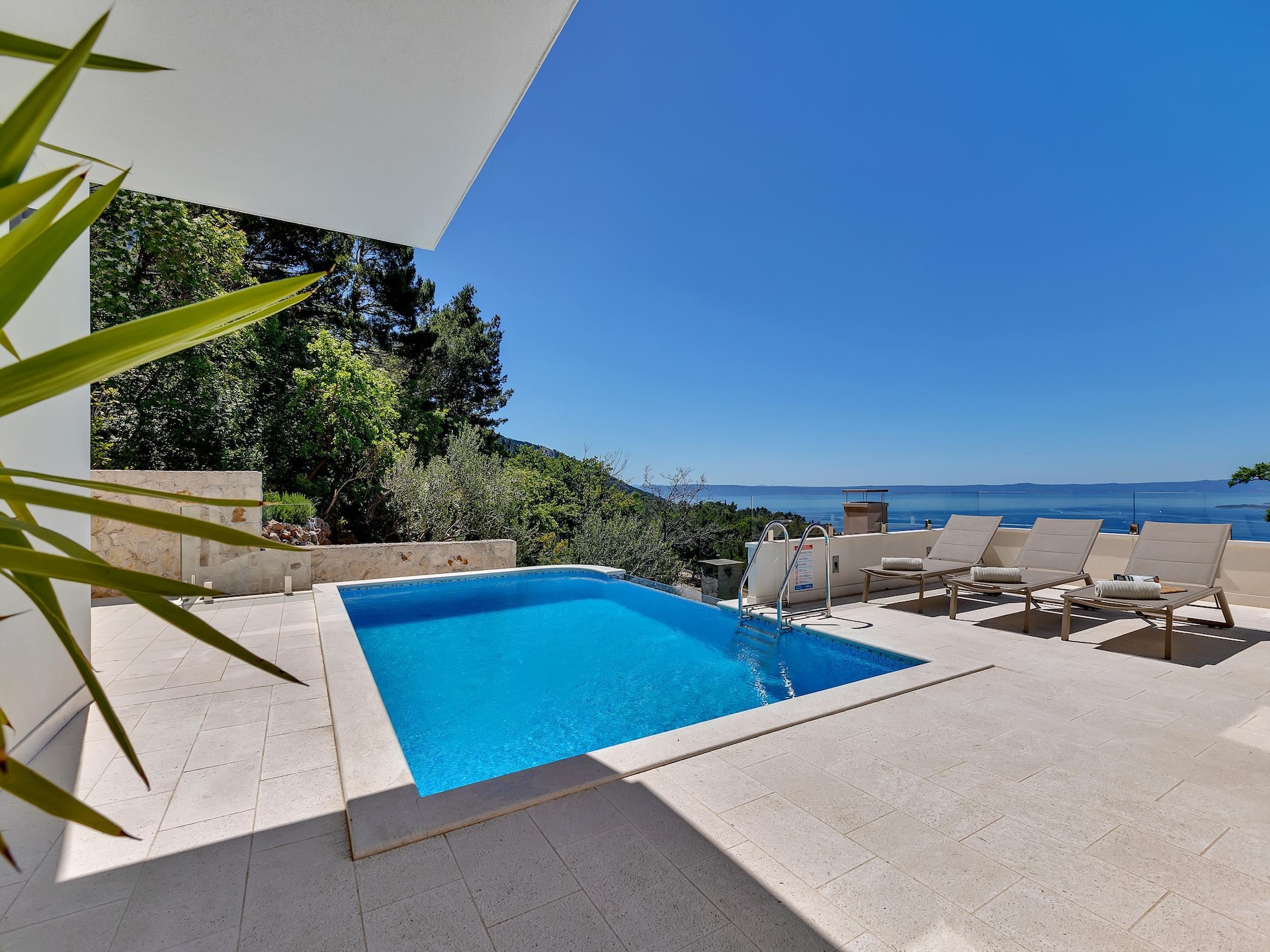 Villa Prestige in Baška Voda met privézwembad voor 10 personen - foto 11