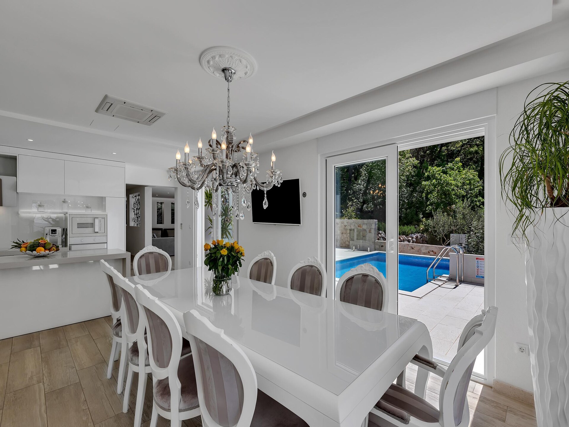 Villa Prestige in Baška Voda met privézwembad voor 10 personen - foto 5