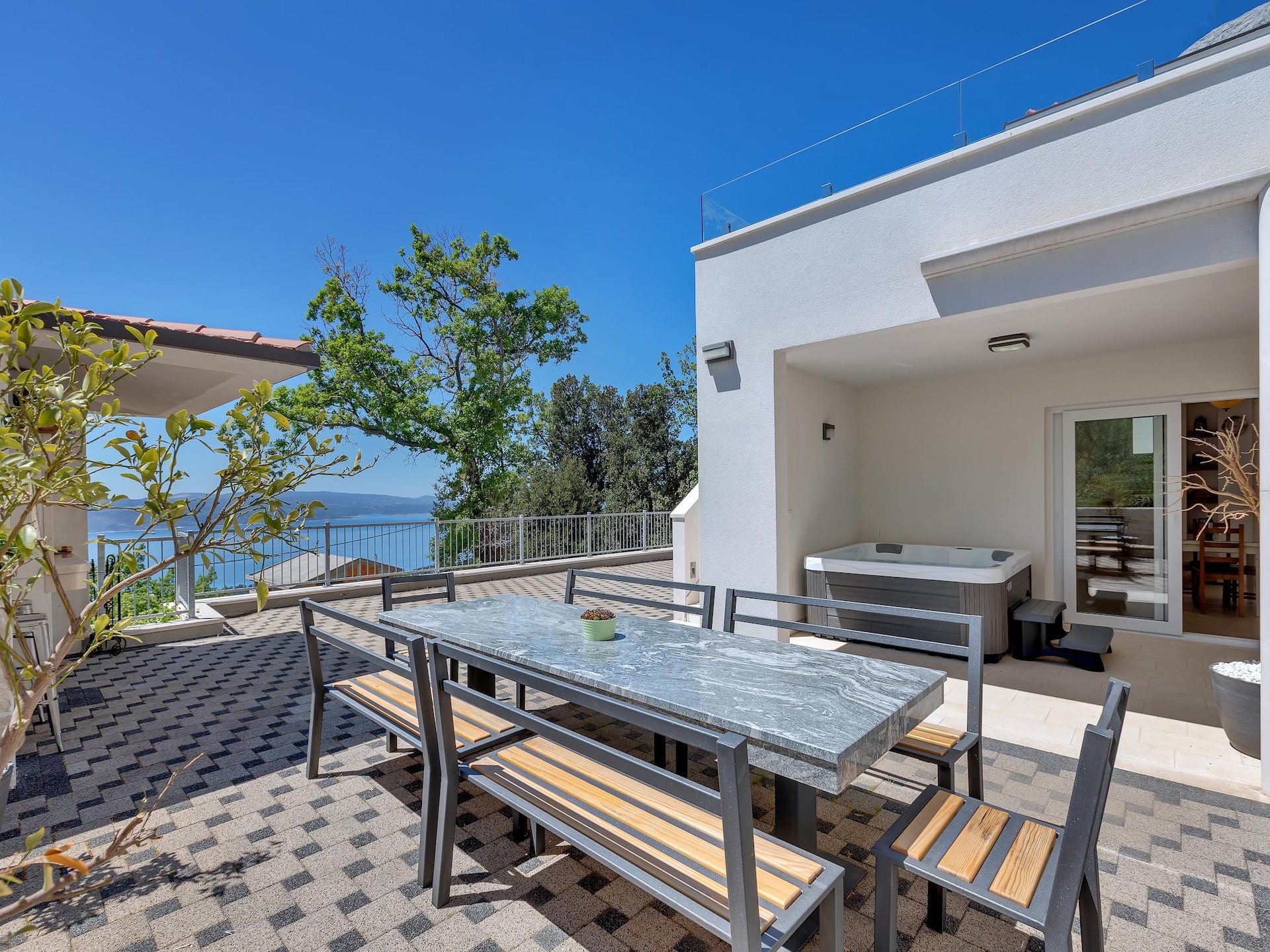Villa Prestige in Baška Voda met privézwembad voor 10 personen - foto 2