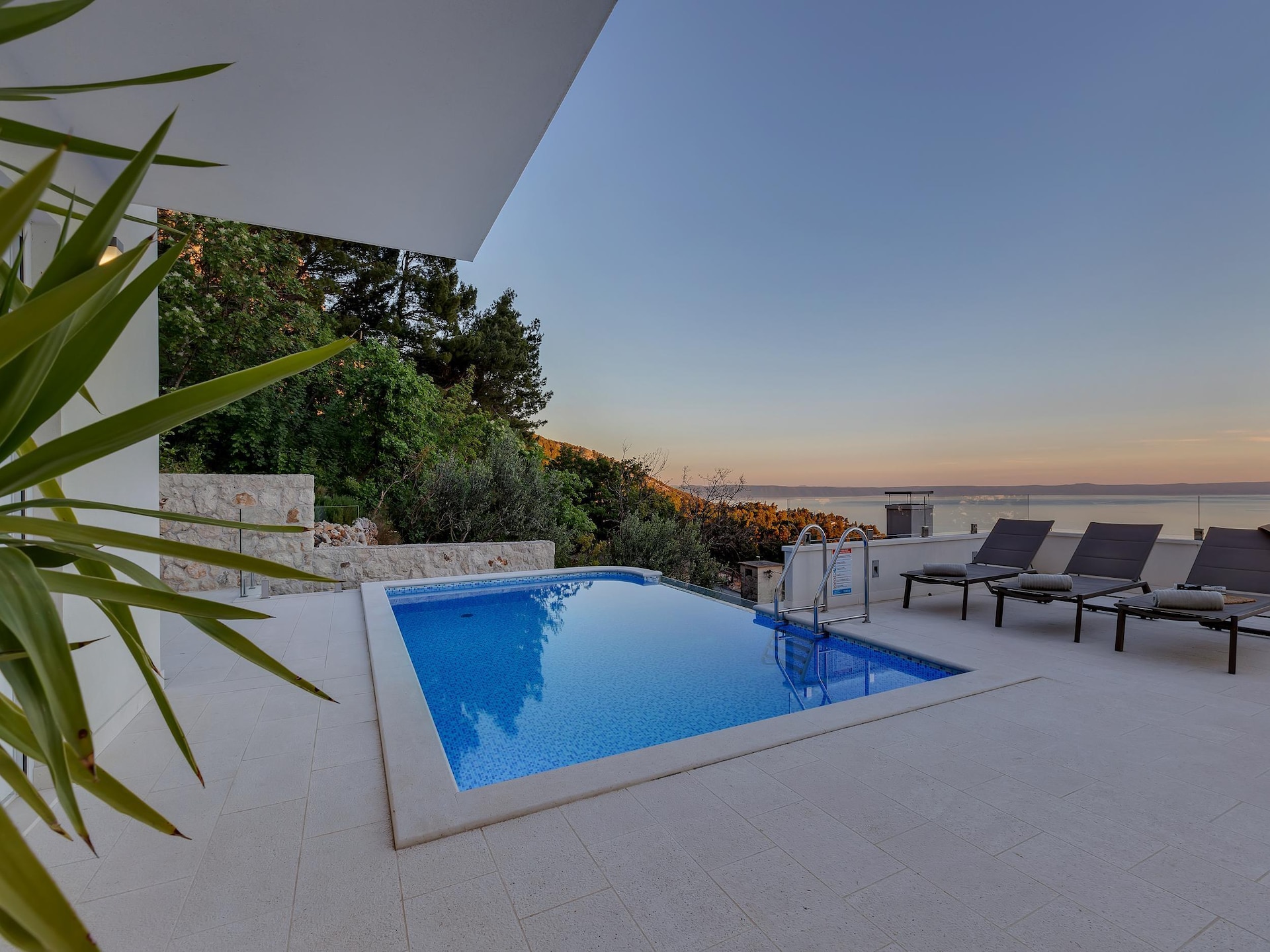 Villa Prestige in Baška Voda met privézwembad voor 10 personen - foto 12