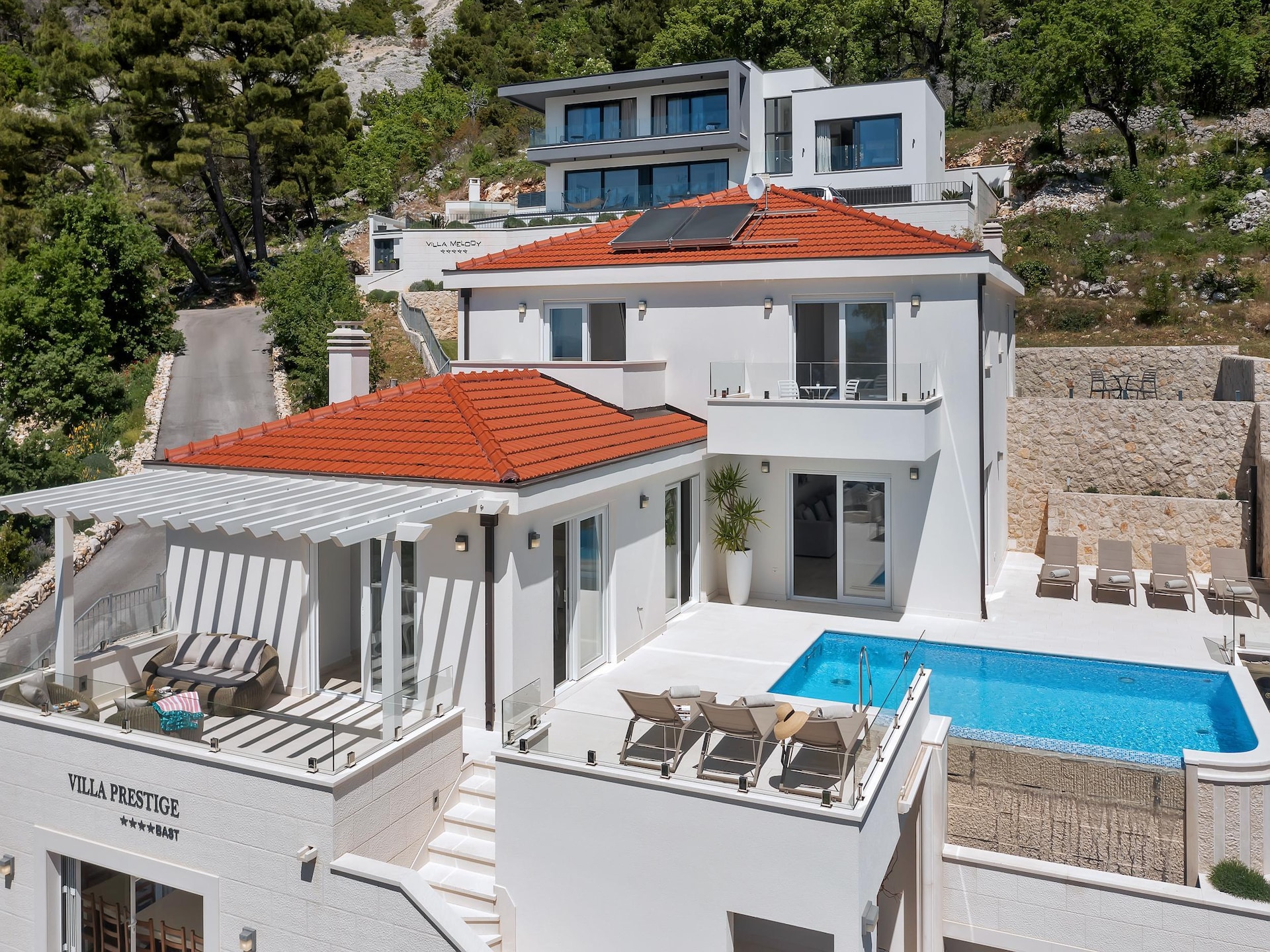 Villa Prestige in Baška Voda met privézwembad voor 10 personen - foto 6