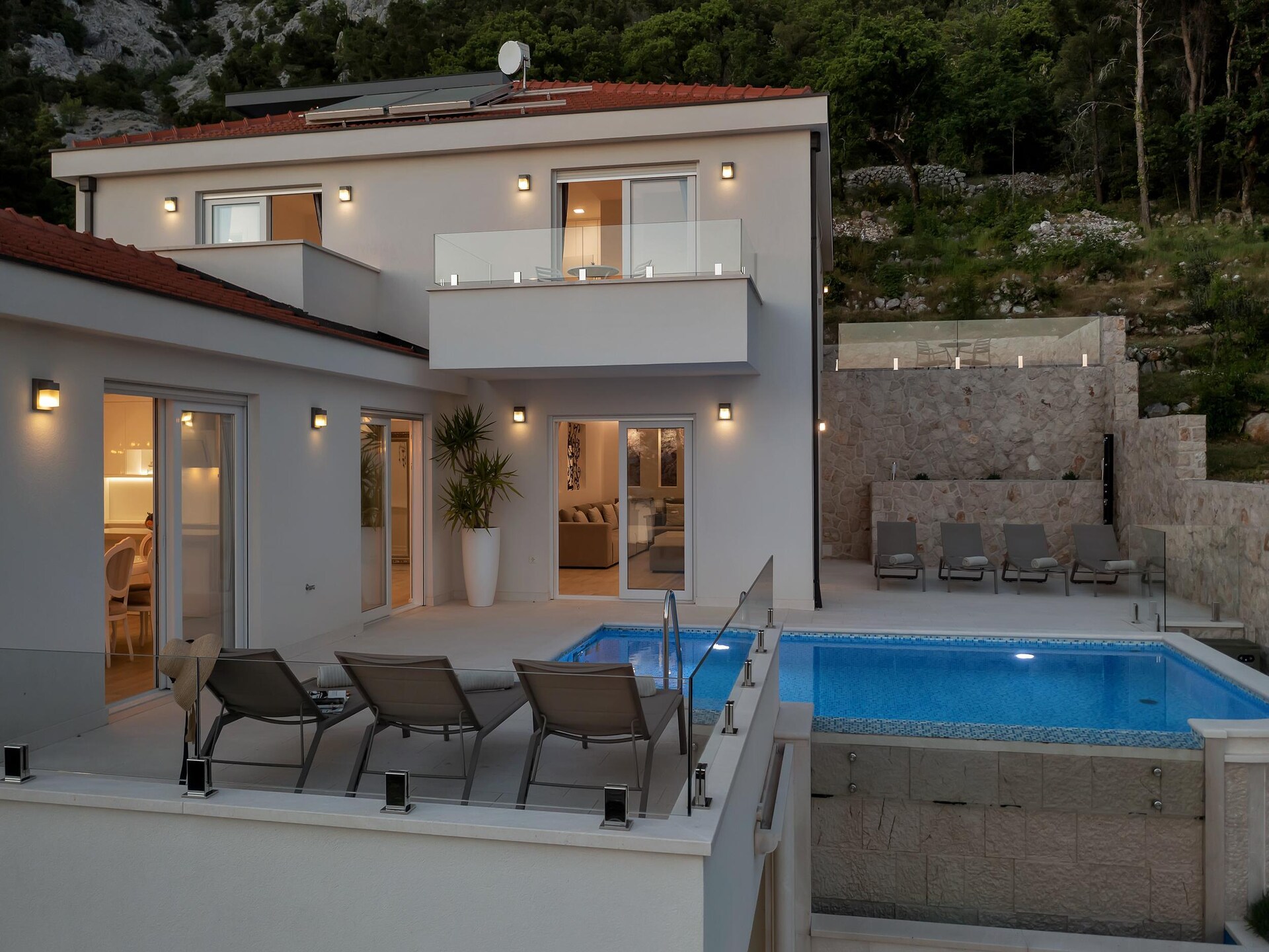 Villa Prestige in Baška Voda met privézwembad voor 10 personen - foto 3