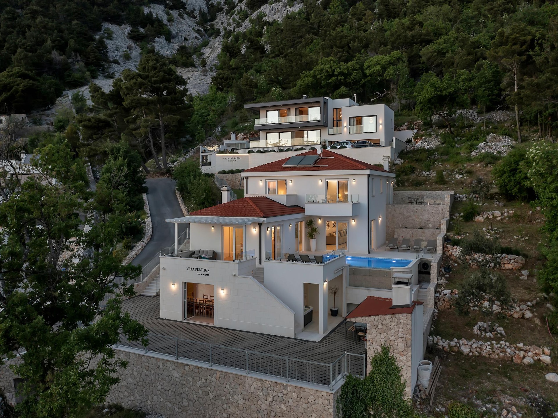 Villa Prestige in Baška Voda met privézwembad voor 10 personen - foto 8