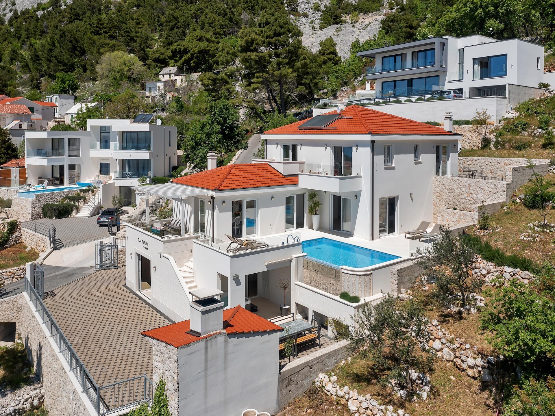 Villa Prestige in Baška Voda met privézwembad voor 10 personen - foto 9