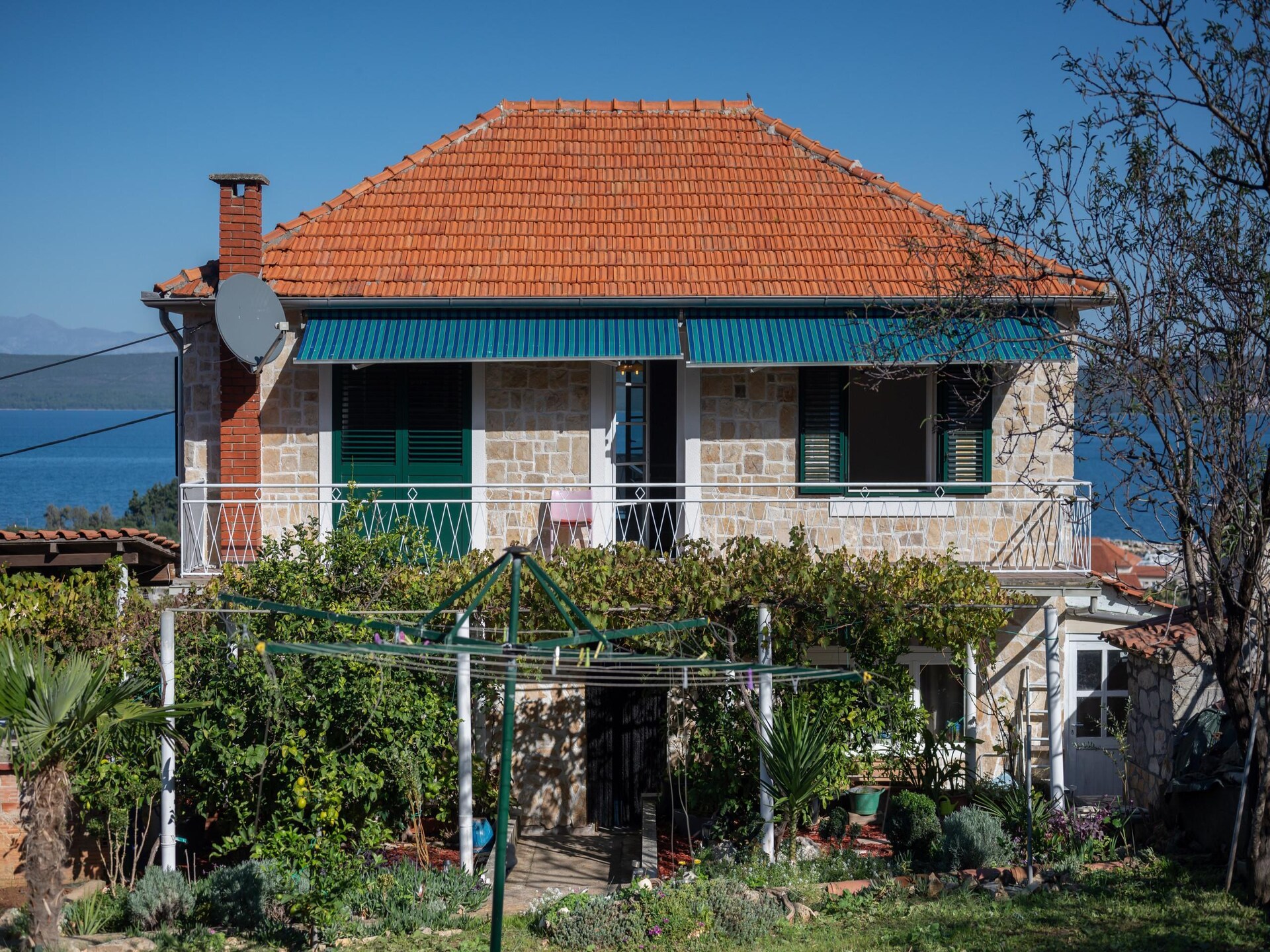 Ruim vakantiehuis voor 7 personen, 250m van zee in Dobropoljana - foto 1