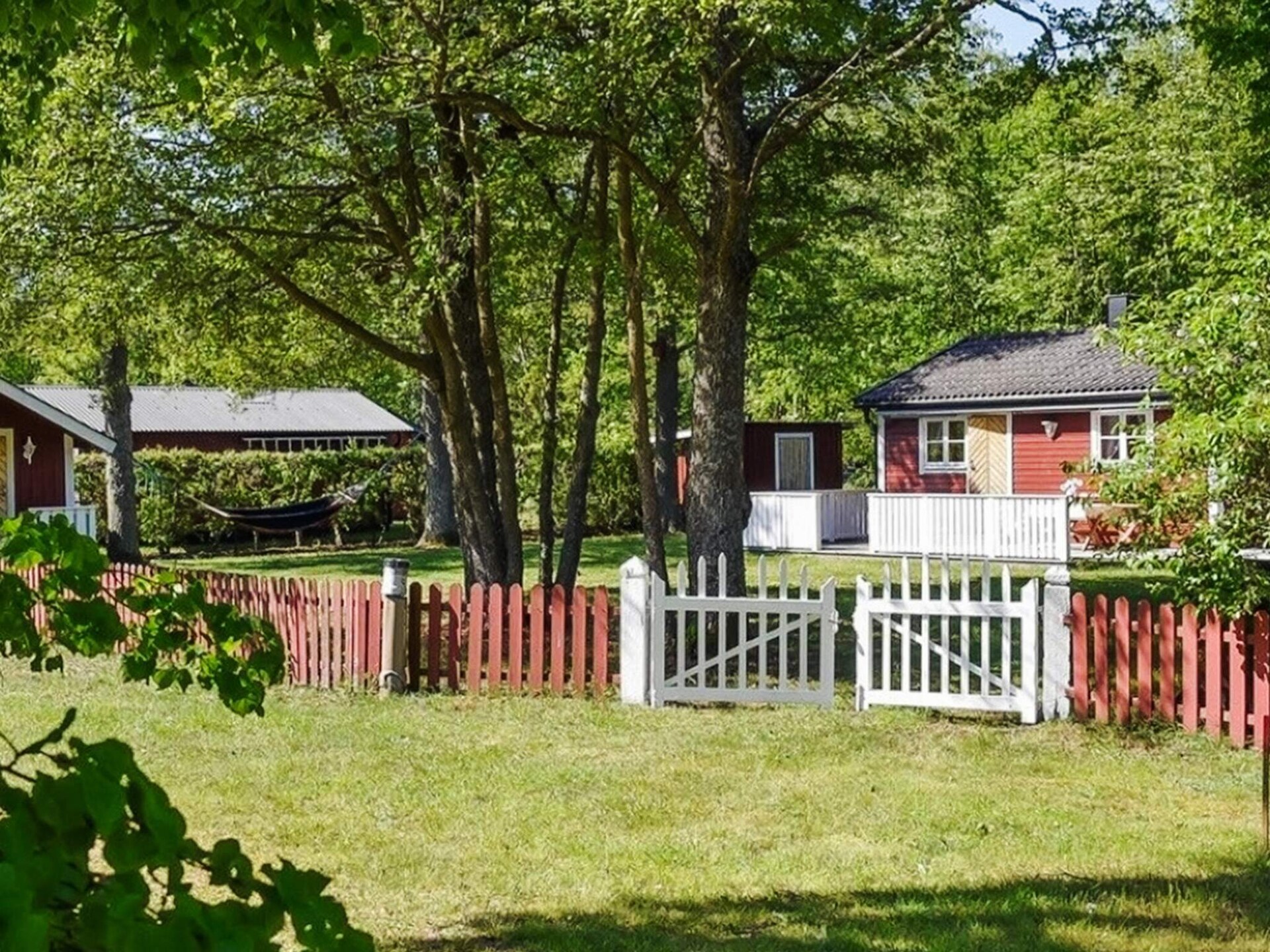 Vrijstaand vakantiehuis met gastenverblijf aan de golfbaan bij Löttorp - foto 4