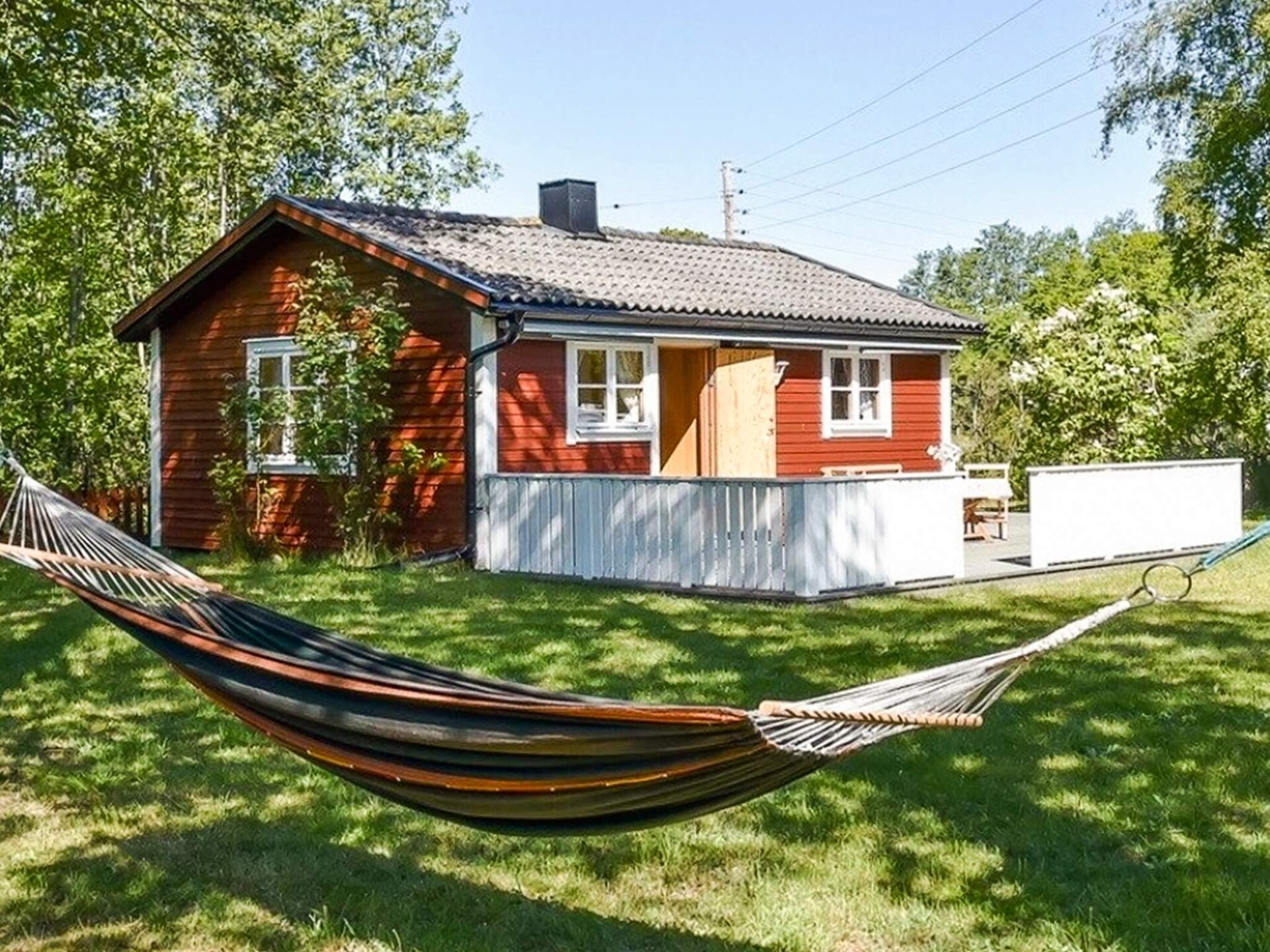 Vrijstaand vakantiehuis met gastenverblijf aan de golfbaan bij Löttorp - foto 1