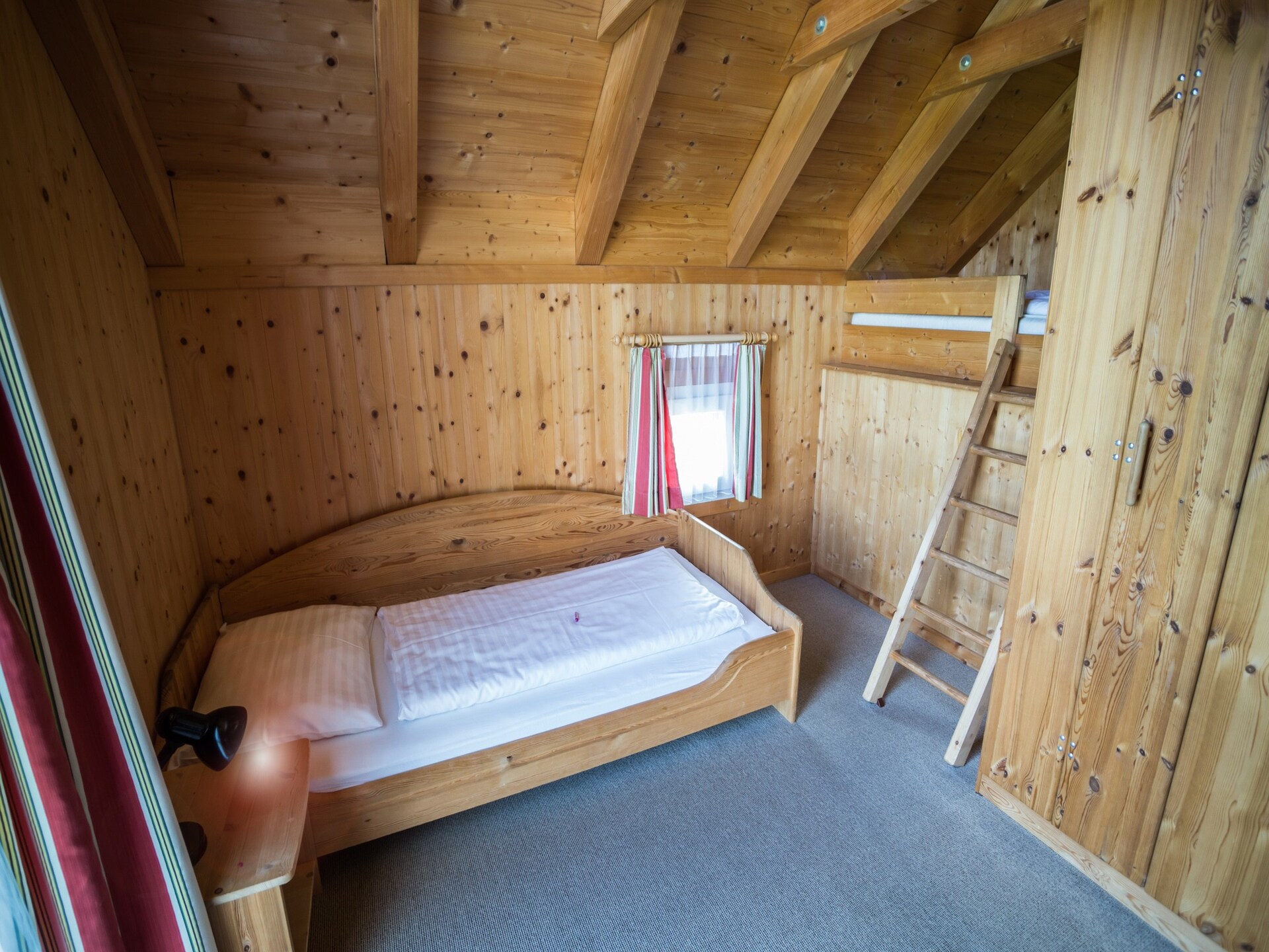 Knus chalet aan de golfbaan met sauna, 500m van de Kreischberg gondel - foto 4