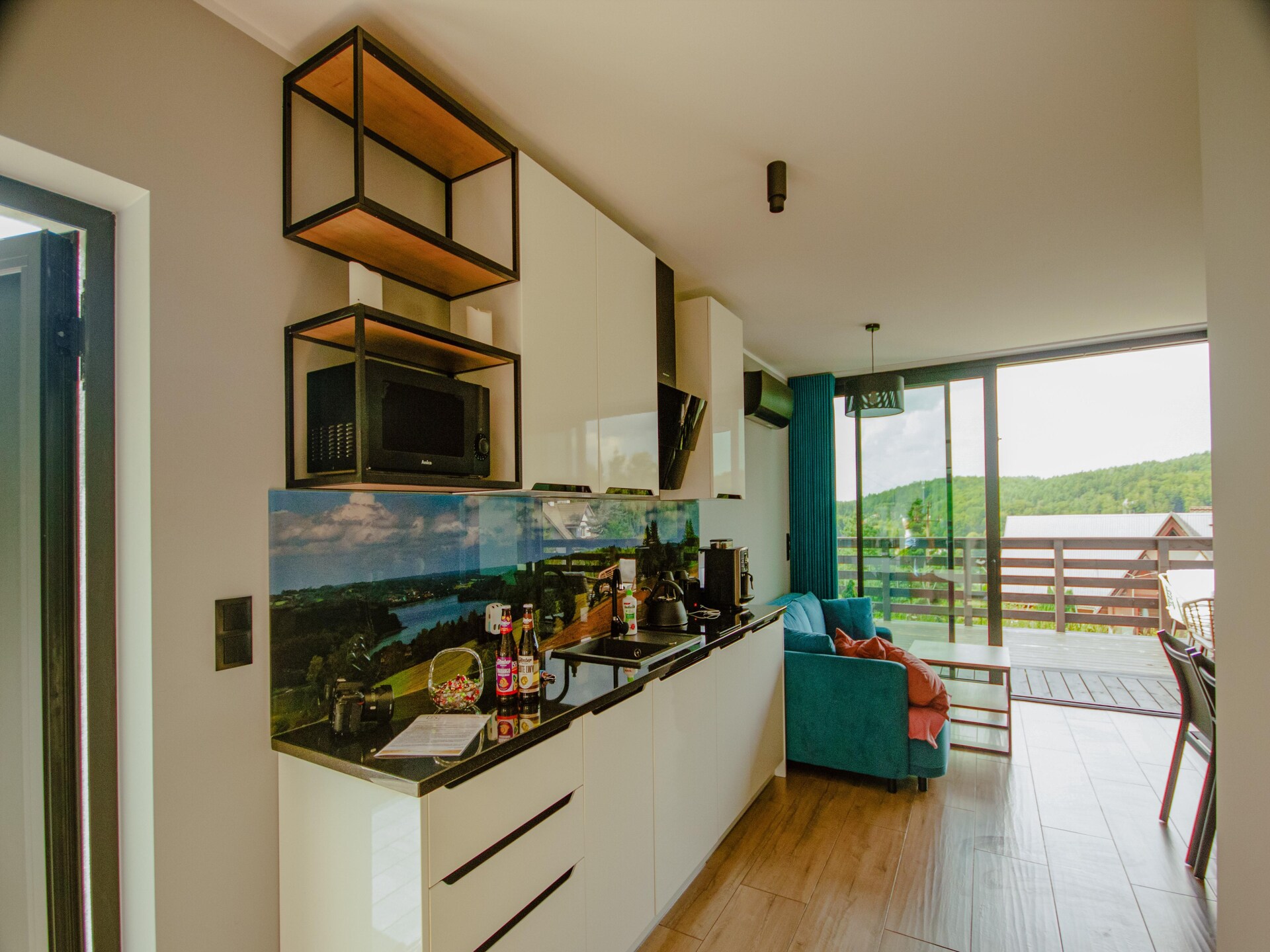 Panoramisch vakantiehuis op heuvel bij meren in Kasjoebië - foto 12