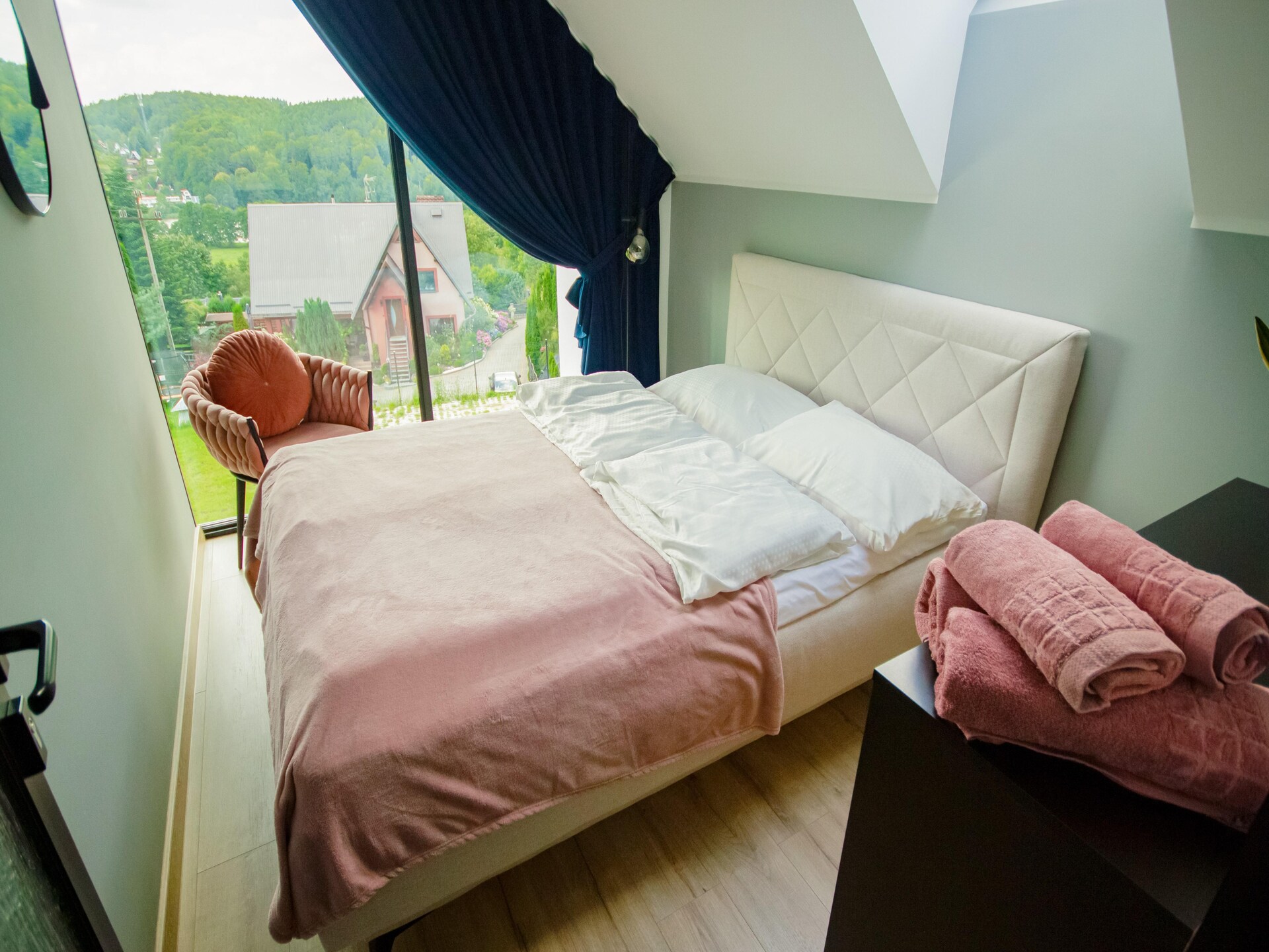 Panoramisch vakantiehuis op heuvel bij meren in Kasjoebië - foto 17