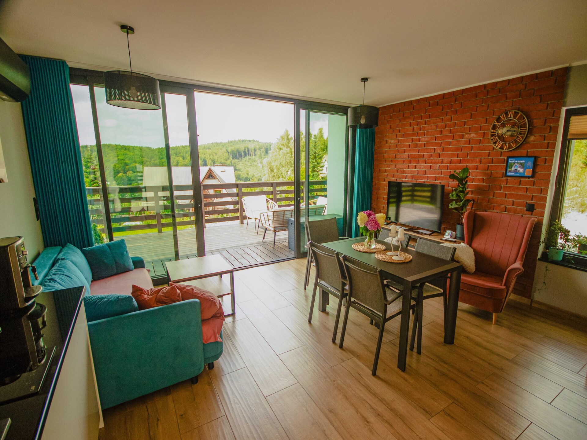 Panoramisch vakantiehuis op de heuvel met uitzicht op meren in Kasjoebië - foto 10