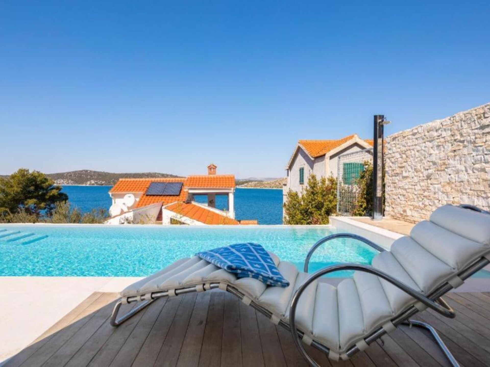 Seafront Six Bedroom Modern Villa with Pool Nancy - foto 40