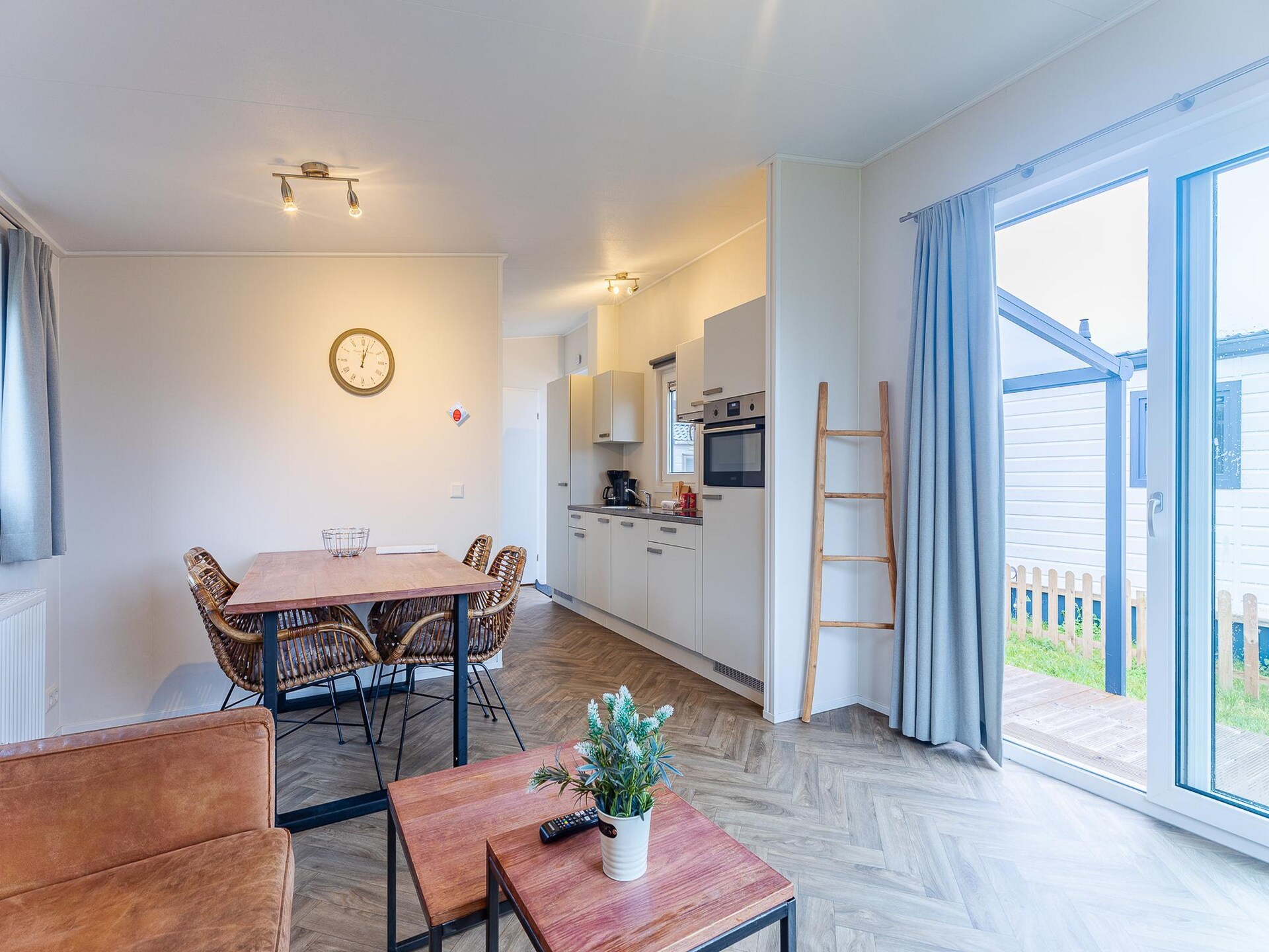 Chalet Schelp: licht vakantiehuis op familiecamping Duinhoeve in Zeeland - foto 9