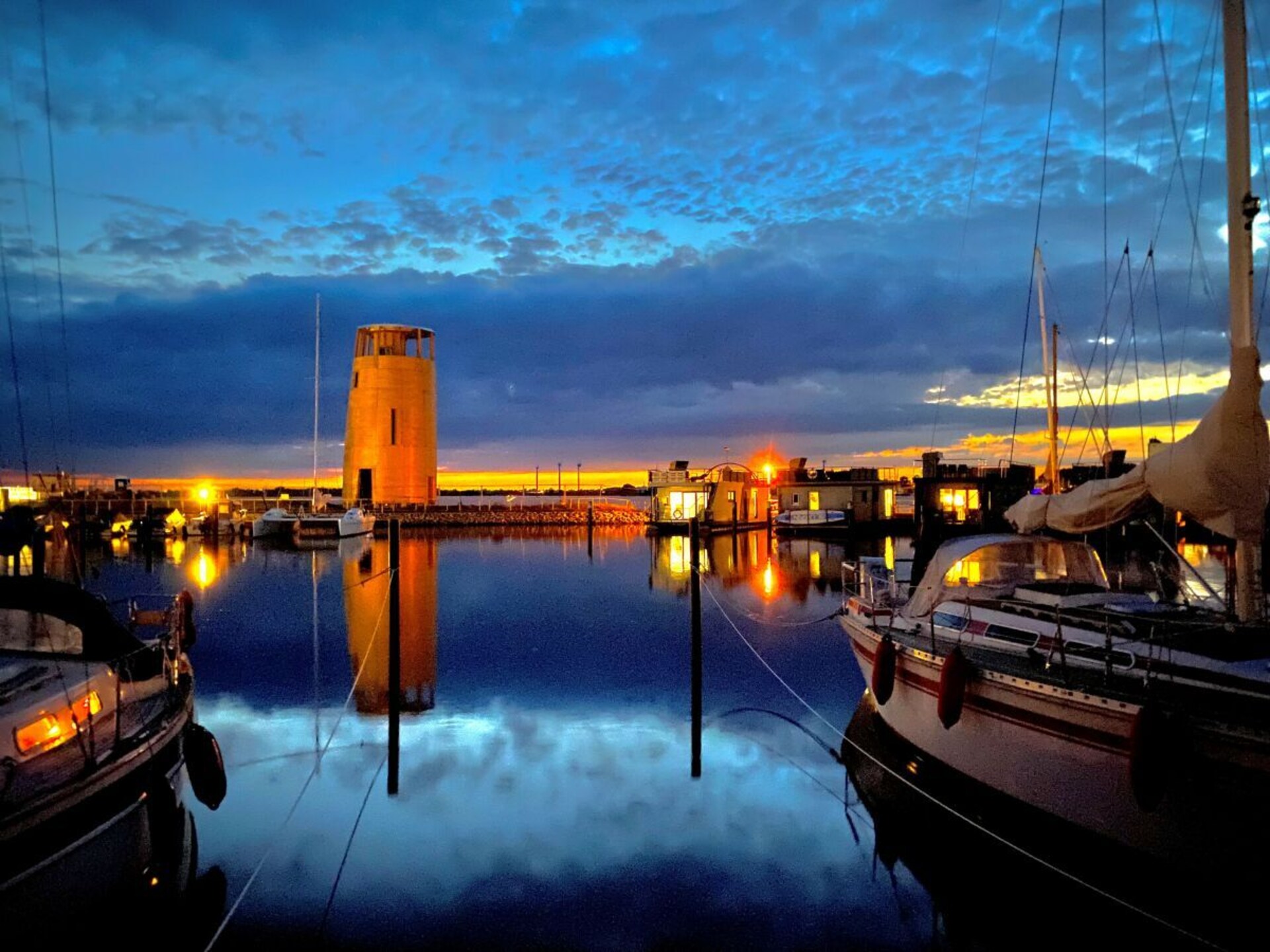Unieke woonboot aan de jachthaven van Burgtiefe met panoramisch waterzicht - foto 6
