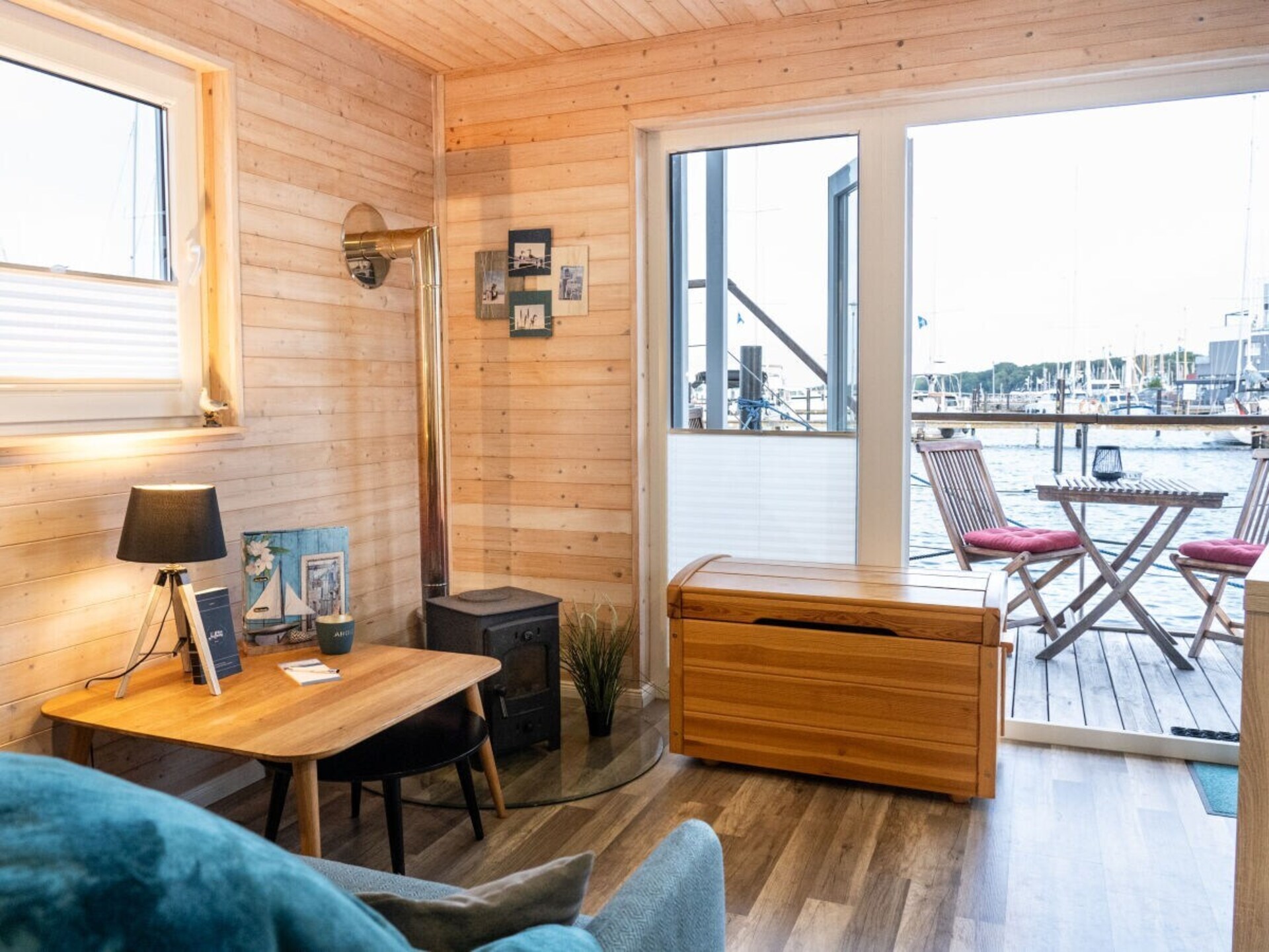 Unieke woonboot aan de jachthaven van Burgtiefe met panoramisch waterzicht - foto 10
