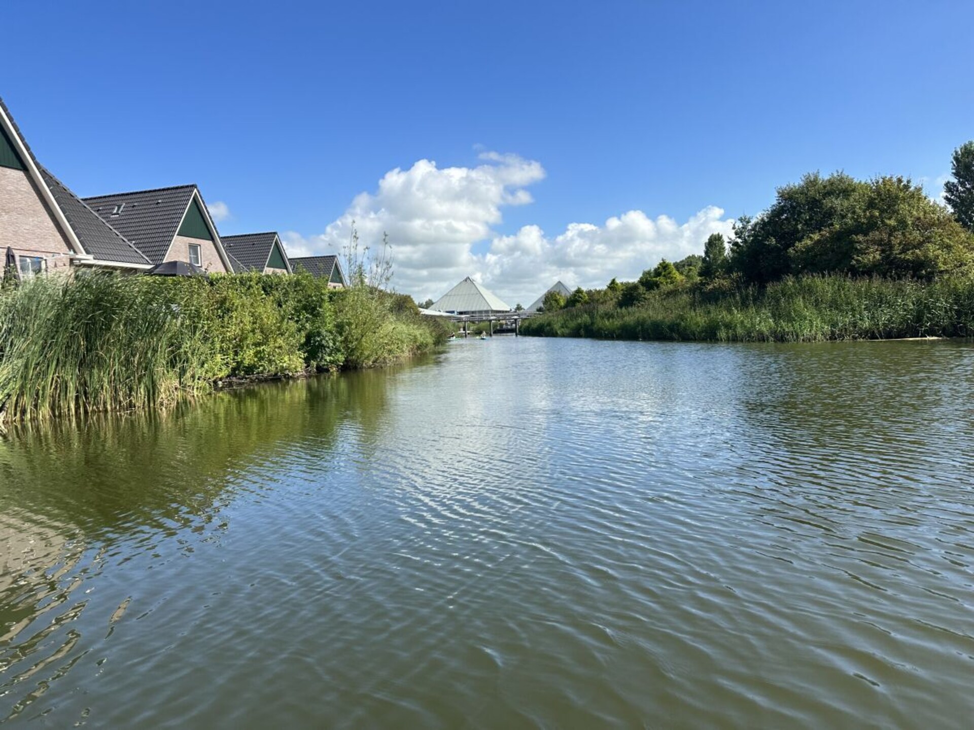 Gerrenoveerd vakantiehuis aan het water in Makkum met boot - foto 31