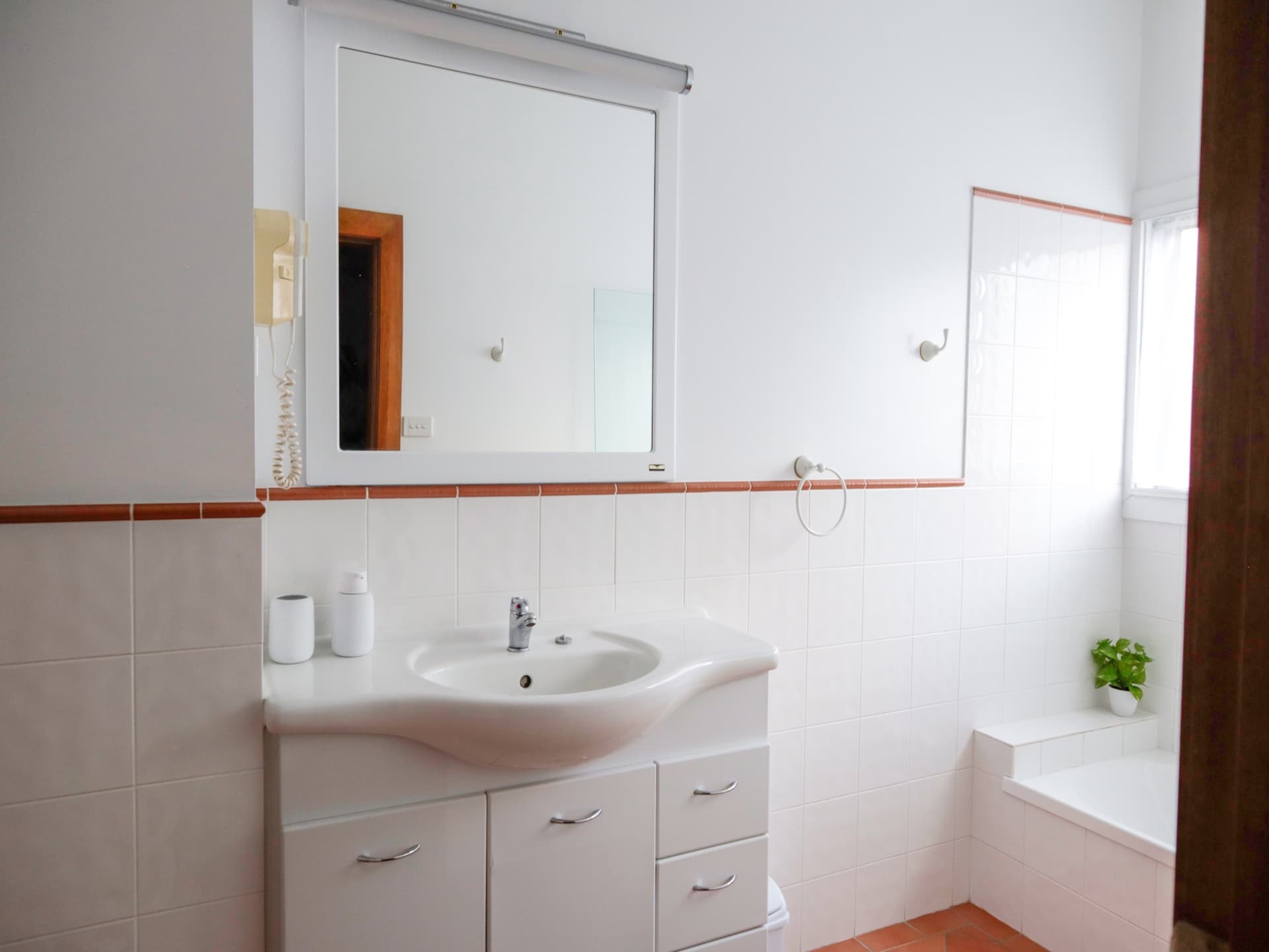 Ruim appartement met 3 slaapkamers in het hart van Tenterfield - foto 25