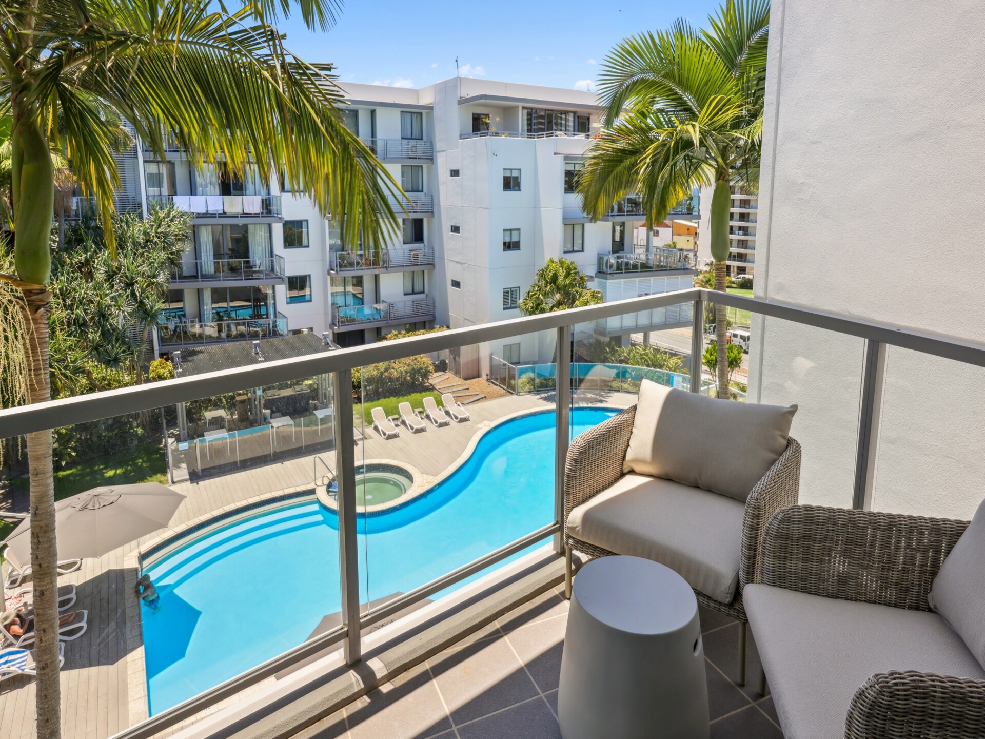 Stijlvol appartement met resortvoorzieningen op loopafstand van Burleigh Beach - foto 3