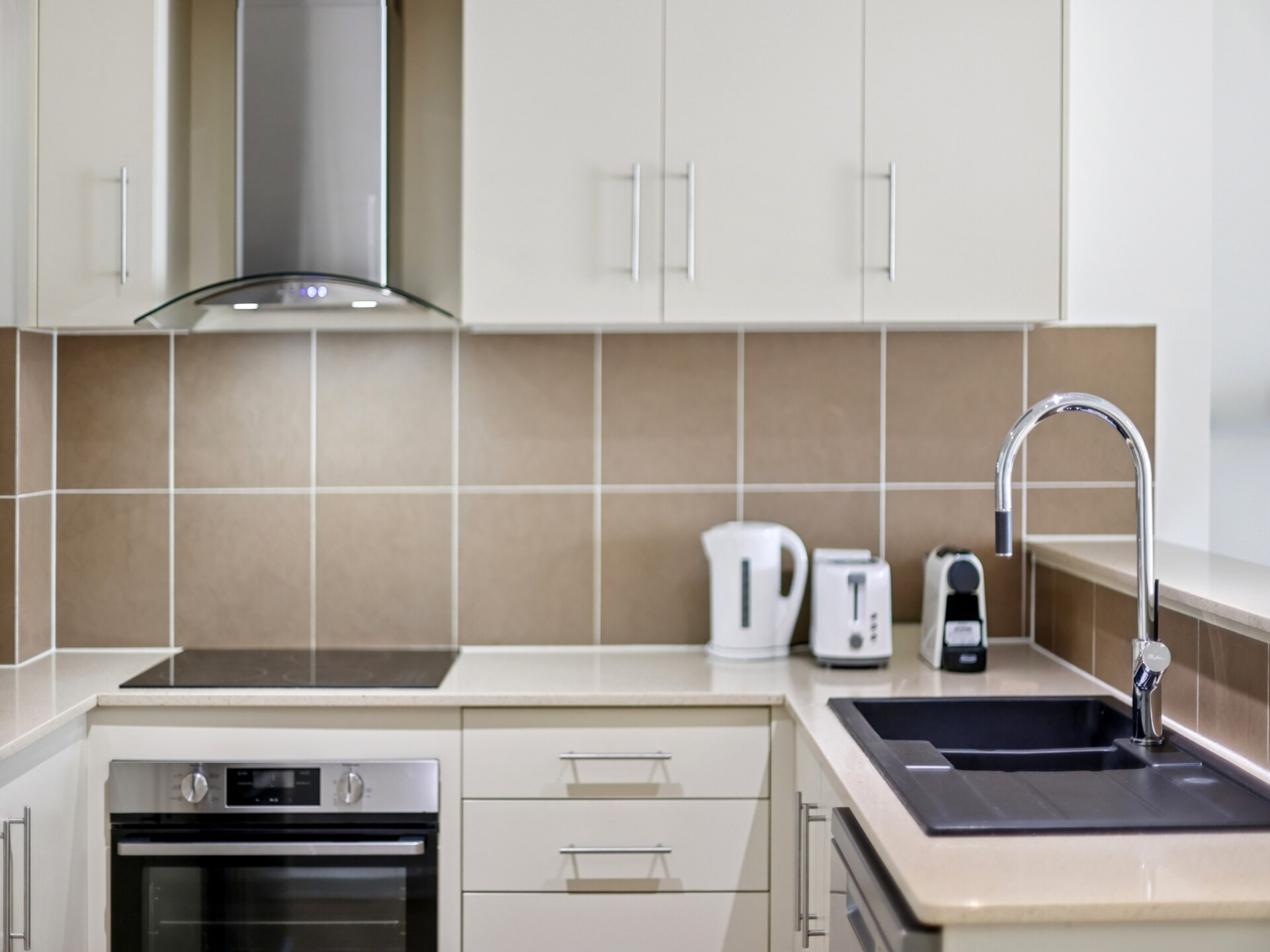 Stijlvol appartement met resortvoorzieningen op loopafstand van Burleigh Beach - foto 15