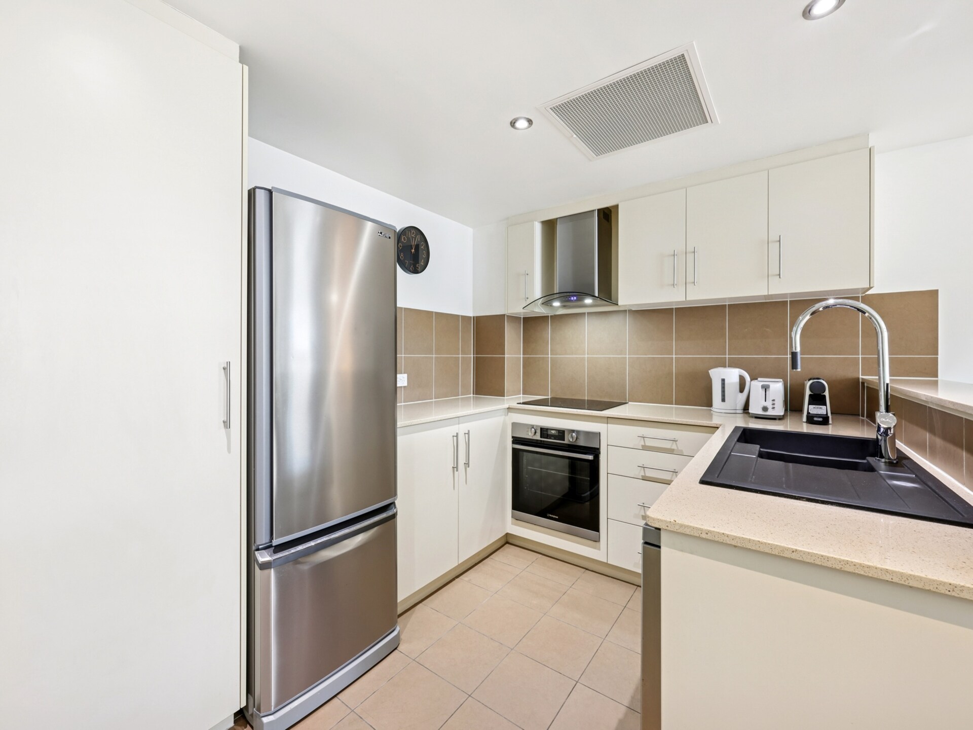 Stijlvol appartement met resortvoorzieningen op loopafstand van Burleigh Beach - foto 19