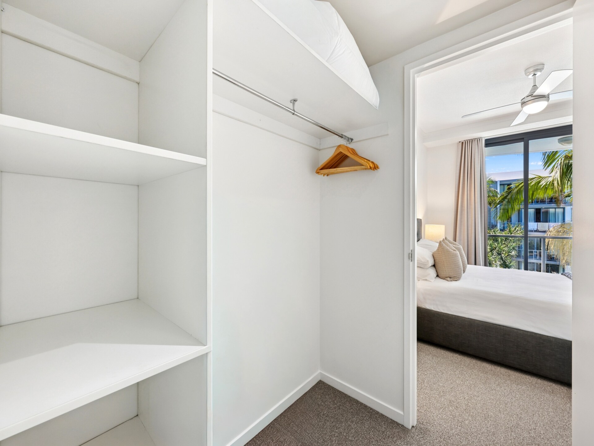 Stijlvol appartement met resortvoorzieningen op loopafstand van Burleigh Beach - foto 23