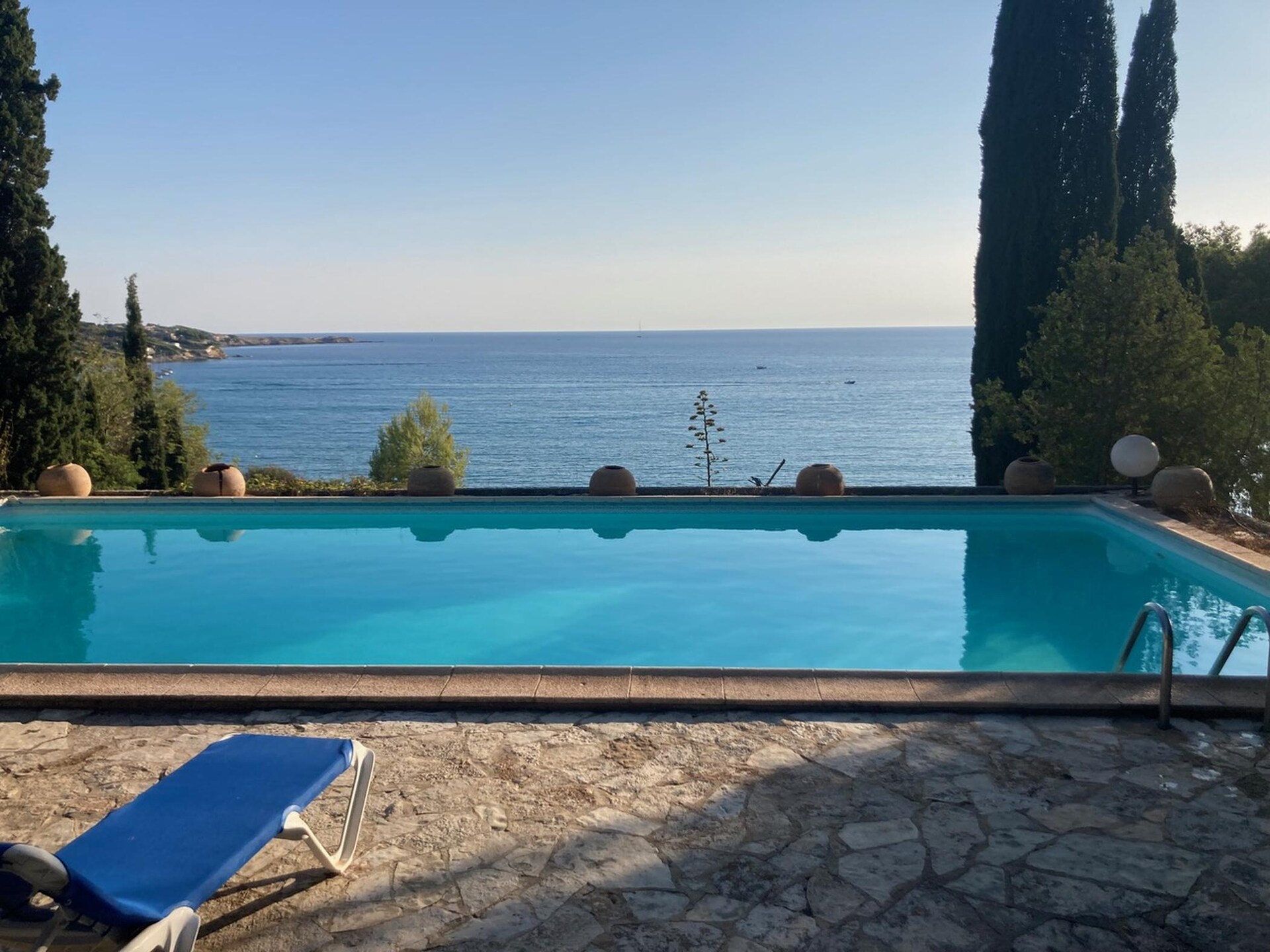 Vrijstaande villa met zwembad op 50 meter van het strand in Sanary-sur-Mer - foto 9