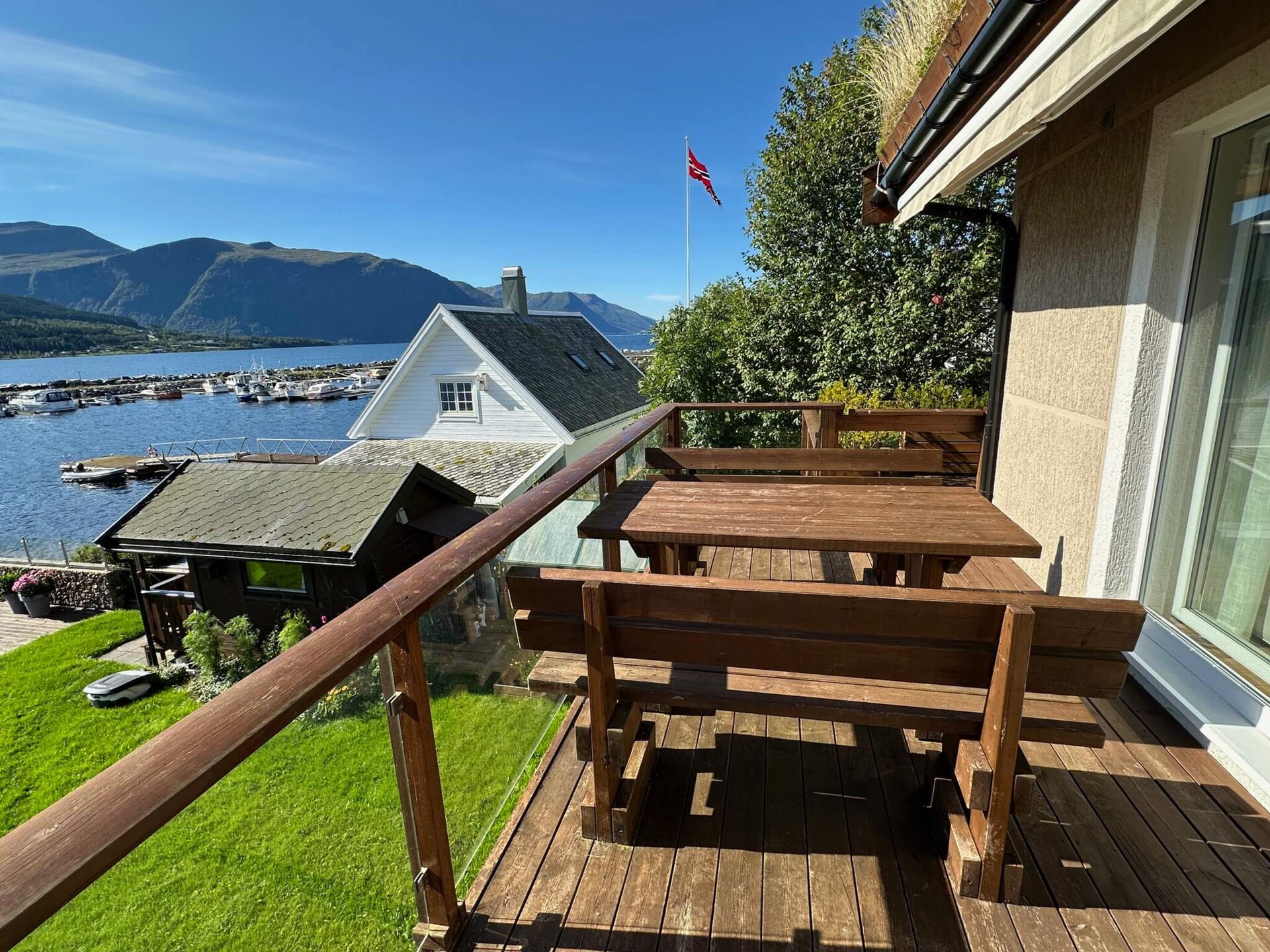 Panoramisch fjordappartement met balkon in Eidsvåg, 30 meter van zwemstrand - foto 2