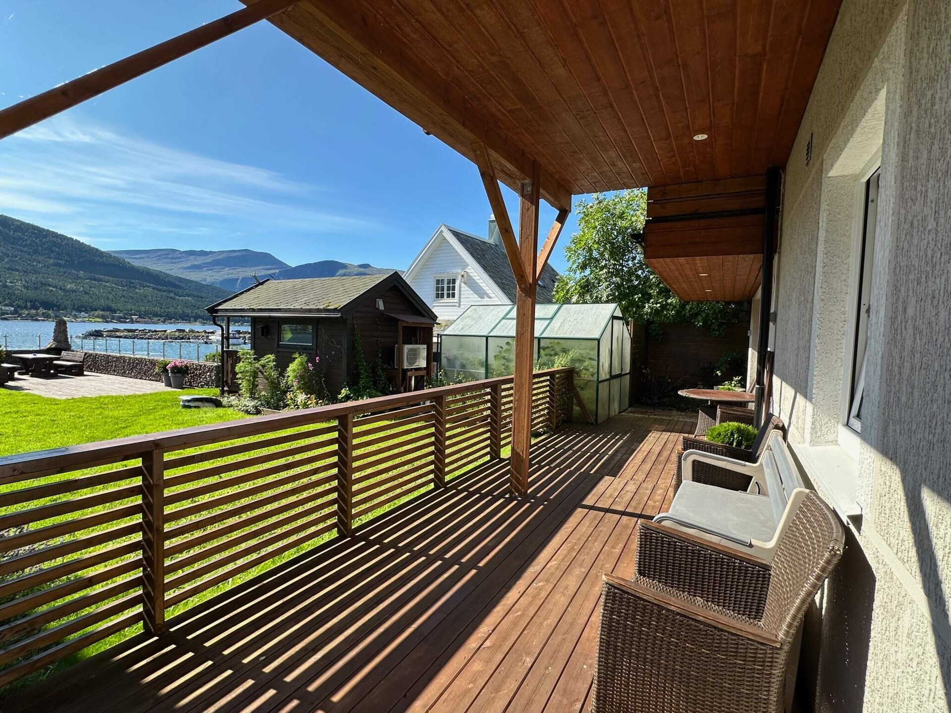 Fjordappartement in Eidsvåg met panoramisch uitzicht en gedeelde boot - foto 3