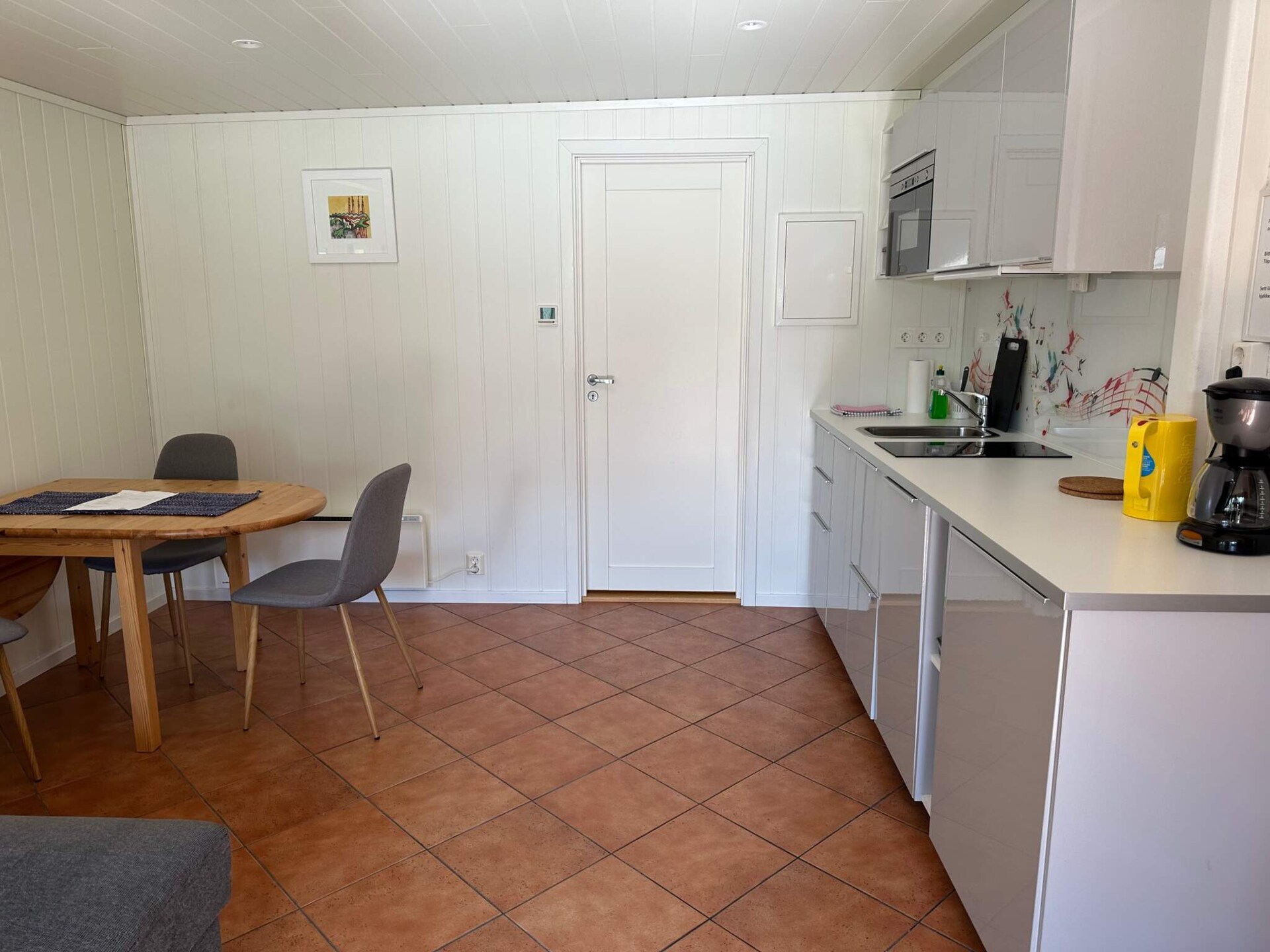 Fjordappartement in Eidsvåg met panoramisch uitzicht en gedeelde boot - foto 17