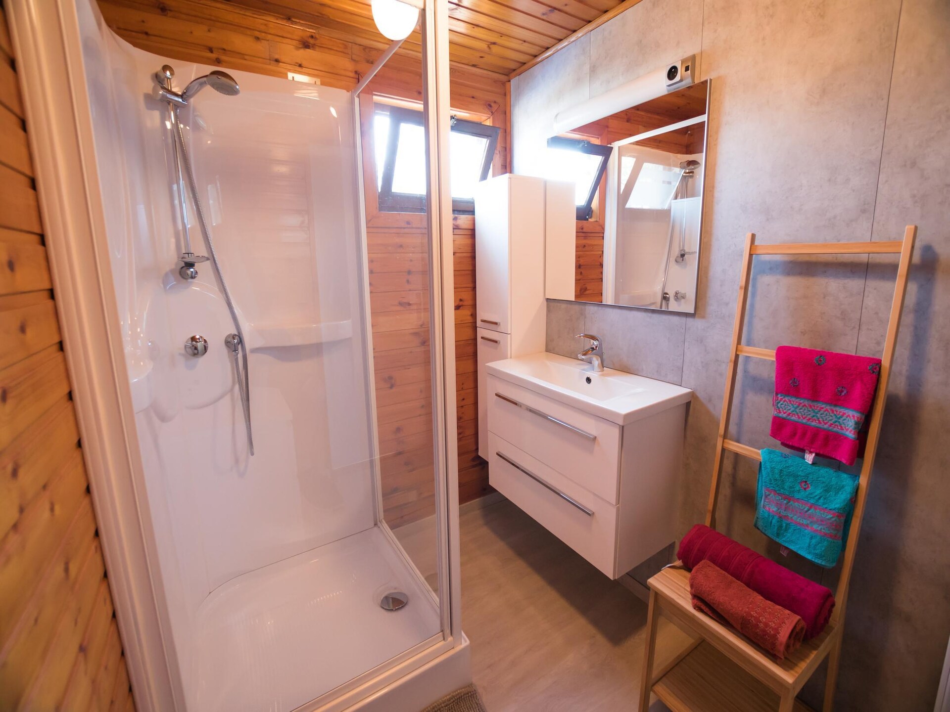 Luxe boslodge voor 4 in Ravels met tuin en zwemvijver - foto 8