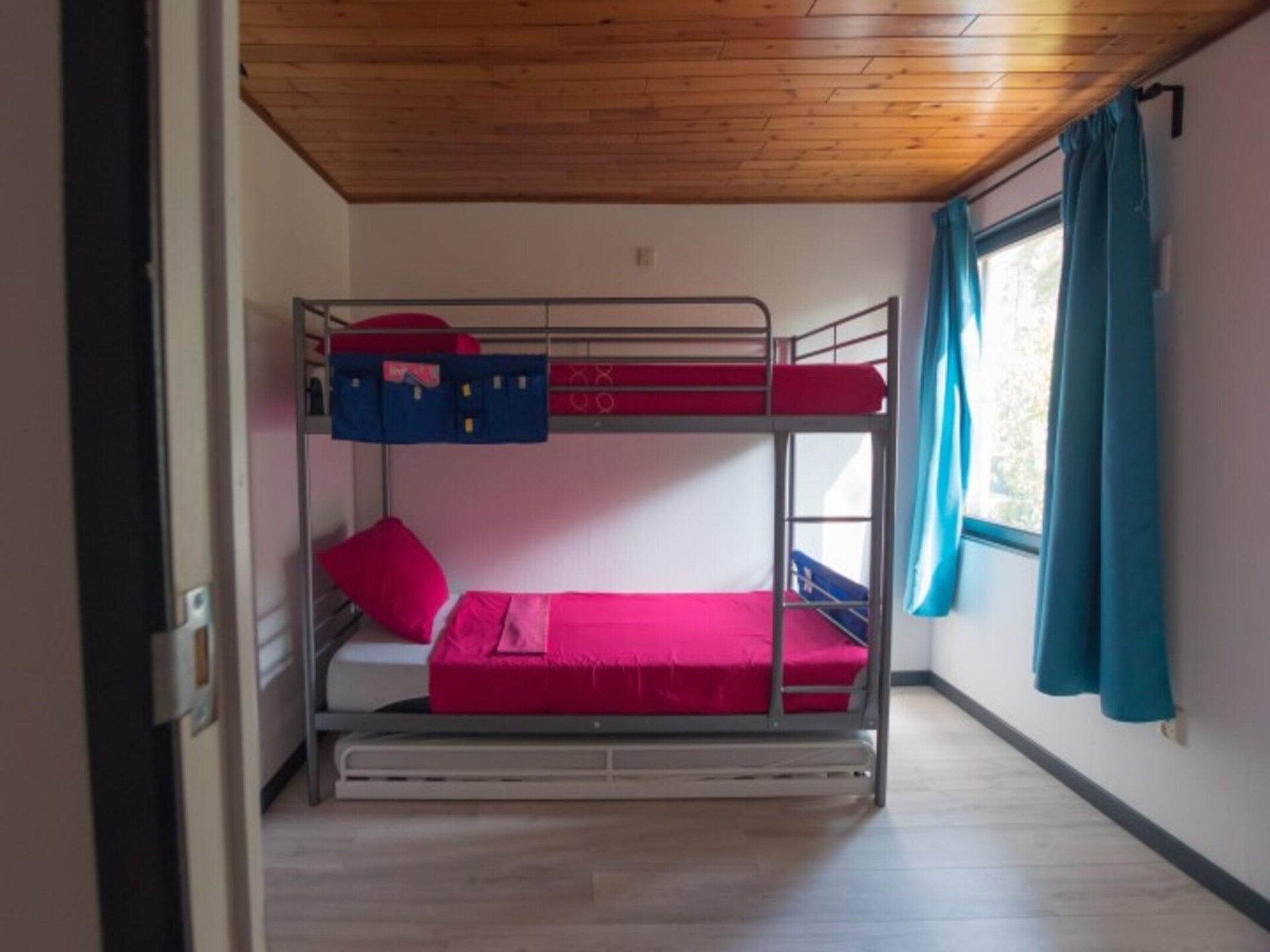 Luxe boslodge voor 4 in Ravels met tuin en zwemvijver - foto 7