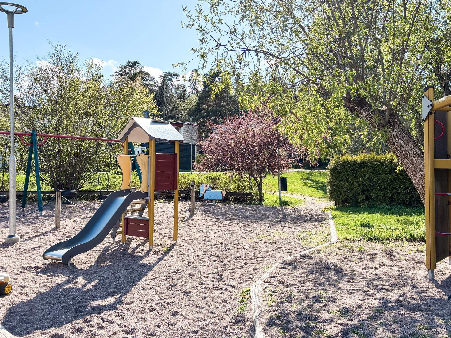 Ruim vakantiehuis bij Knivsta met tuin, vlakbij meer en golfbaan - foto 13
