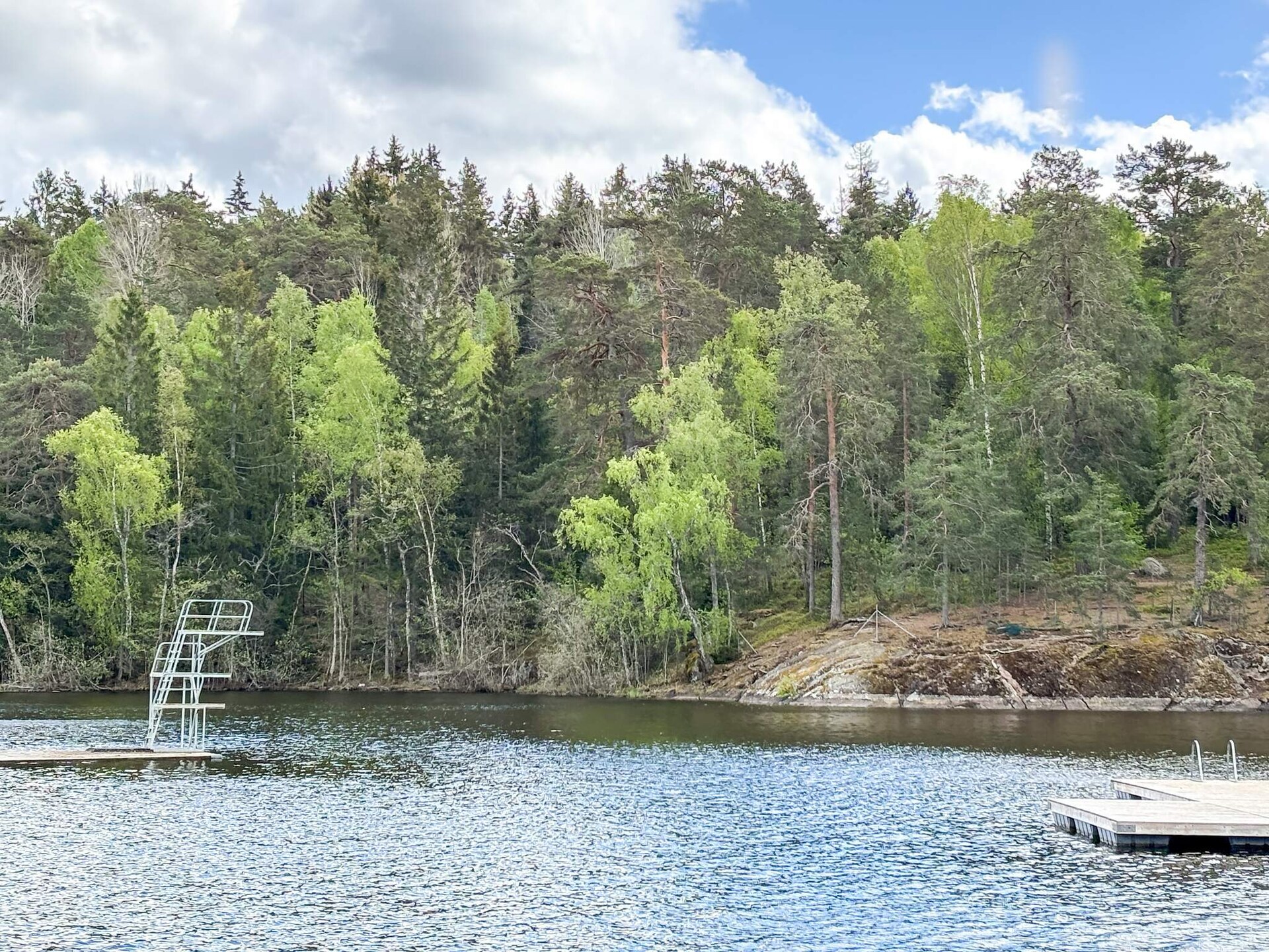 Ruim vakantiehuis bij Knivsta met tuin, vlakbij meer en golfbaan - foto 15