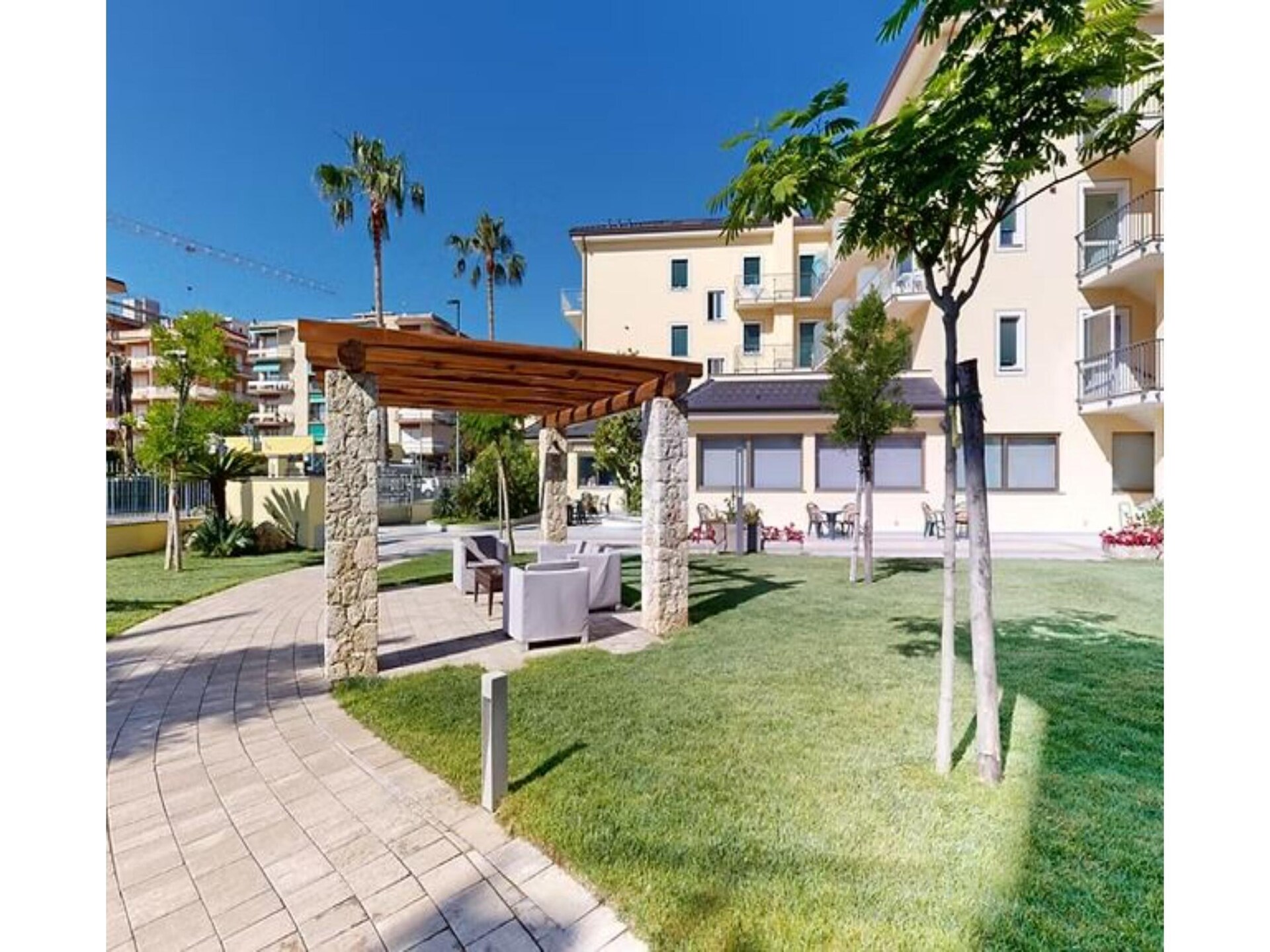 Knus appartement op 150m van strand met zwembad in Pietra Ligure - foto 15
