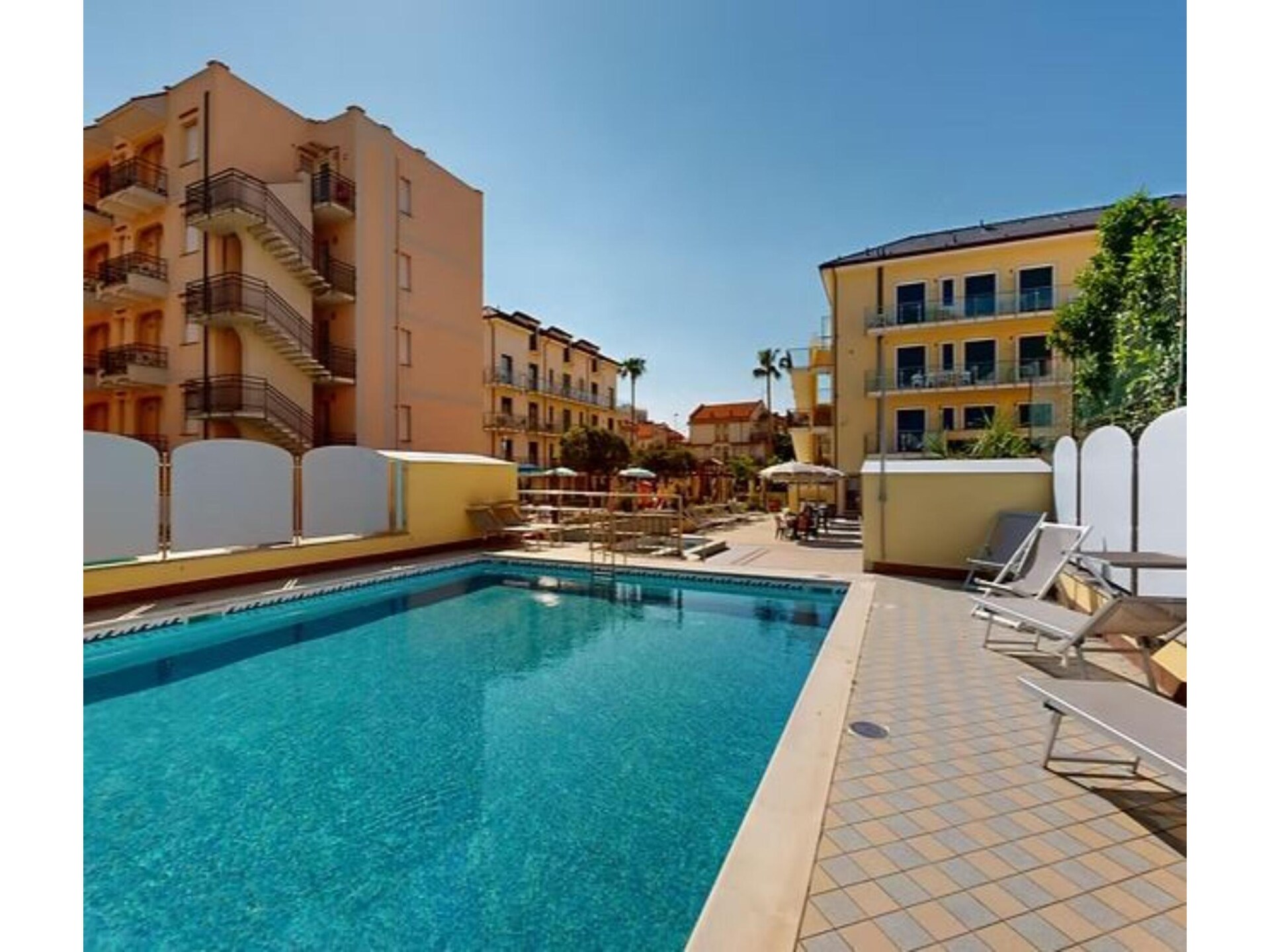 Knus appartement op 150m van strand met zwembad in Pietra Ligure - foto 14